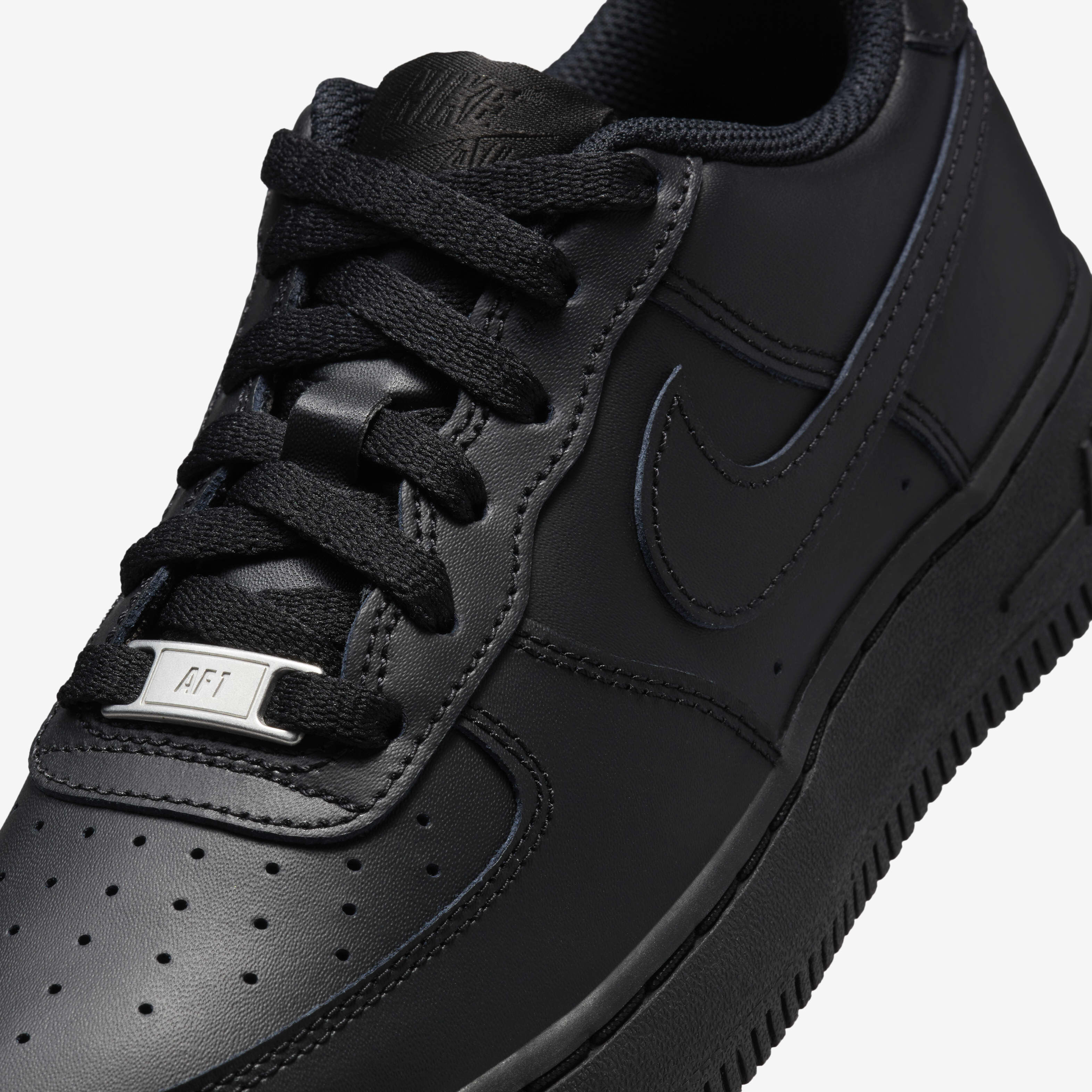Buy Nike Air Force 1 LE Older Kids Shoes Nike Saudi Official