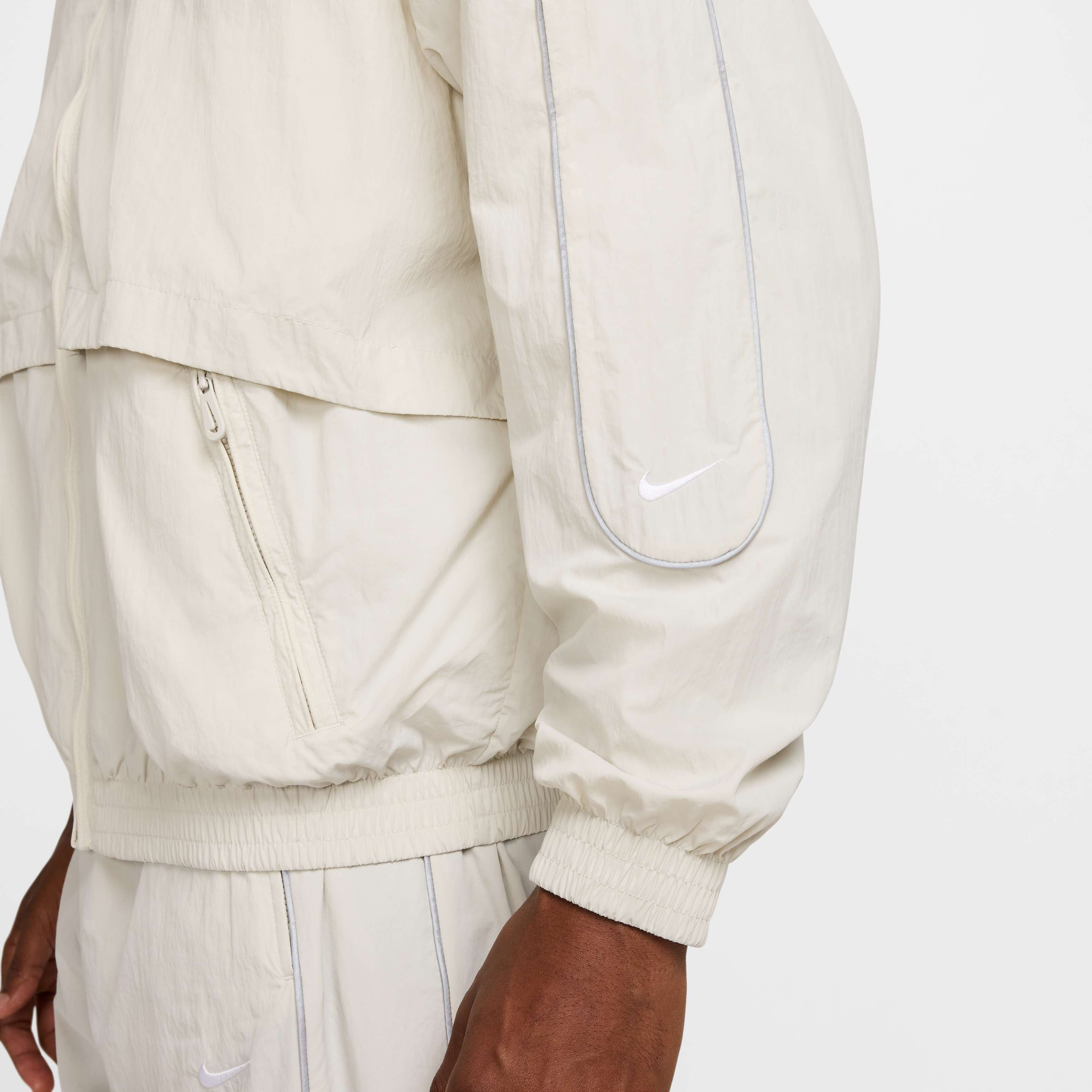 نايكي سبورتسوير سولو سووش image number 6