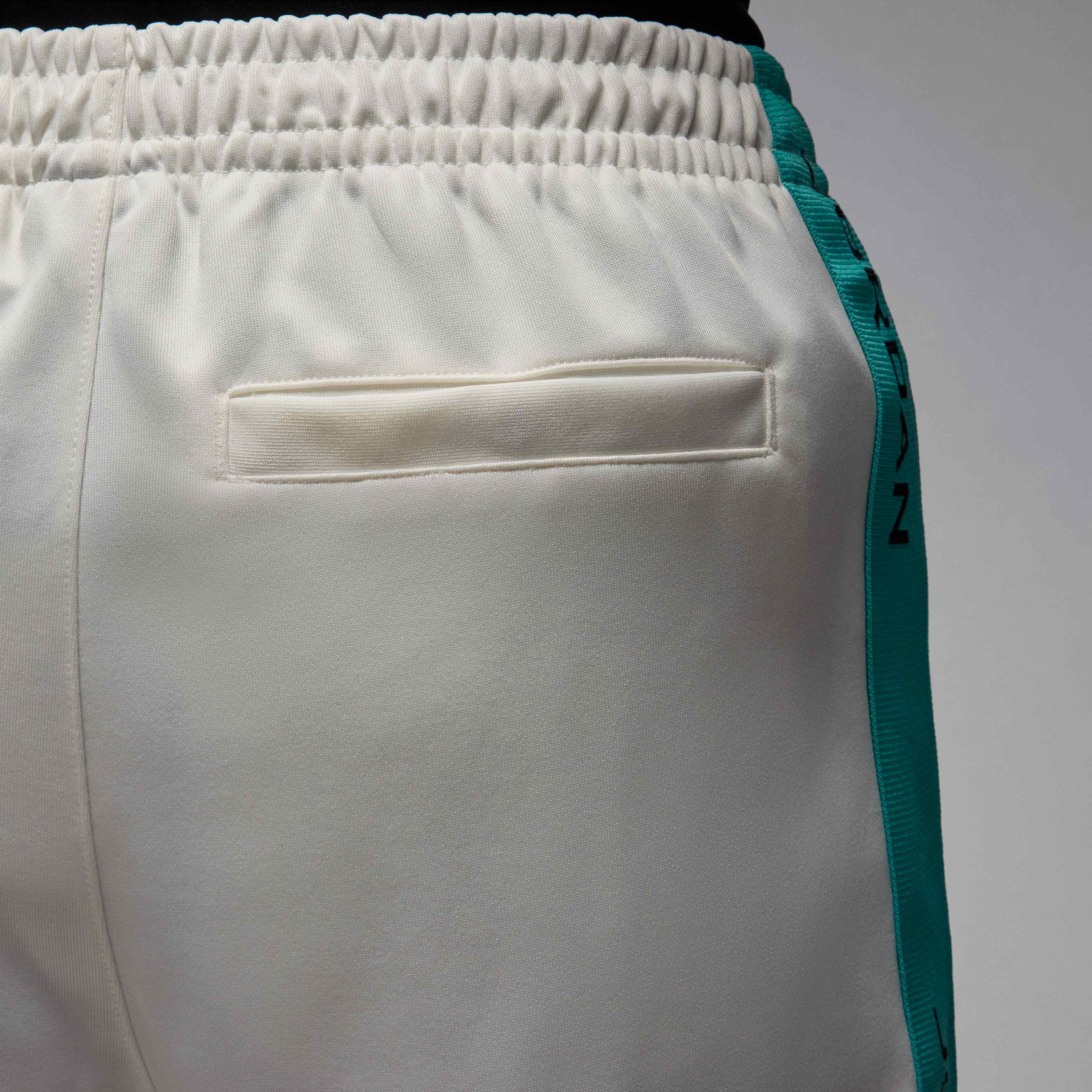 Jordan Essentials image number 4