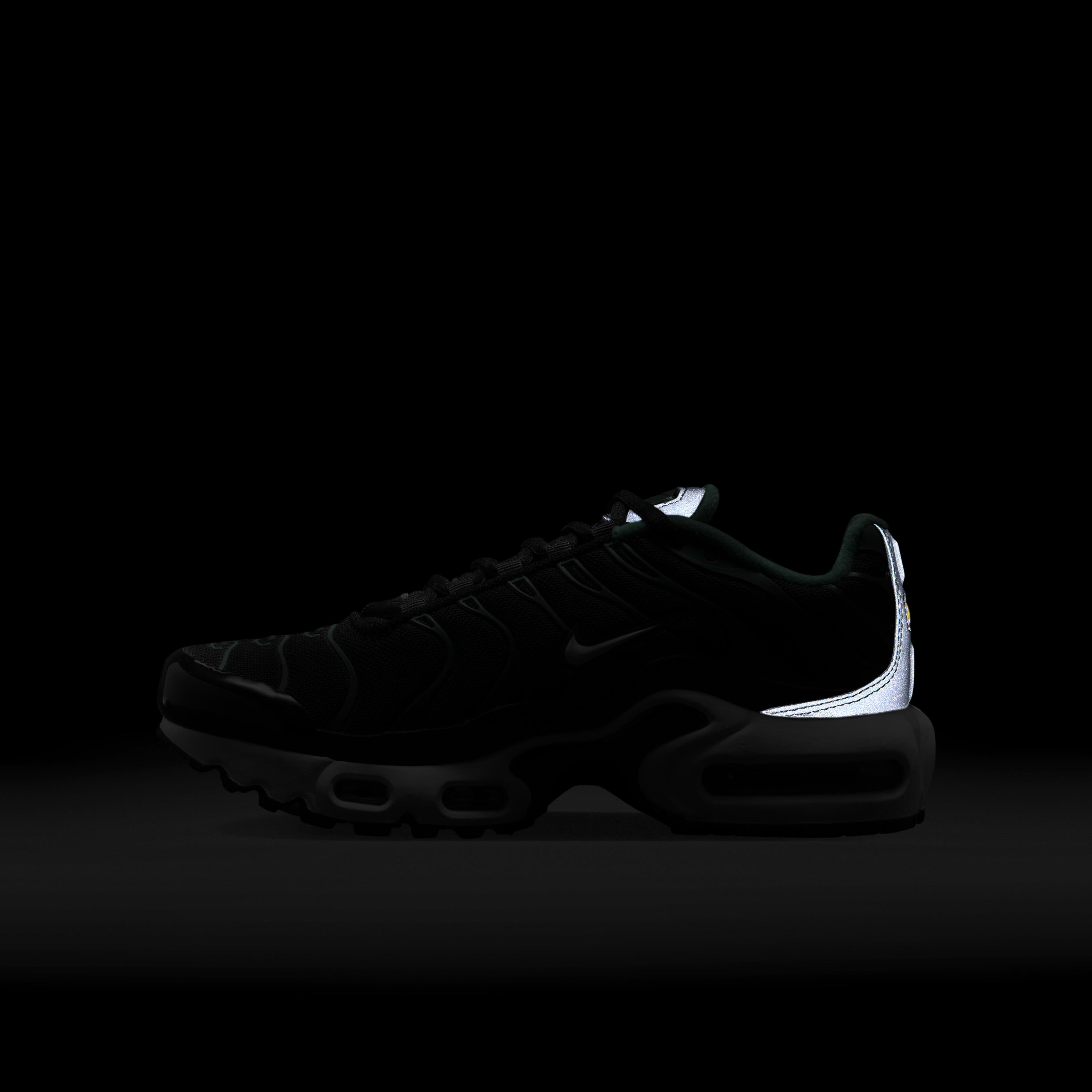 Buy Nike Air Max Plus Older Kids Shoes Nike Saudi Official