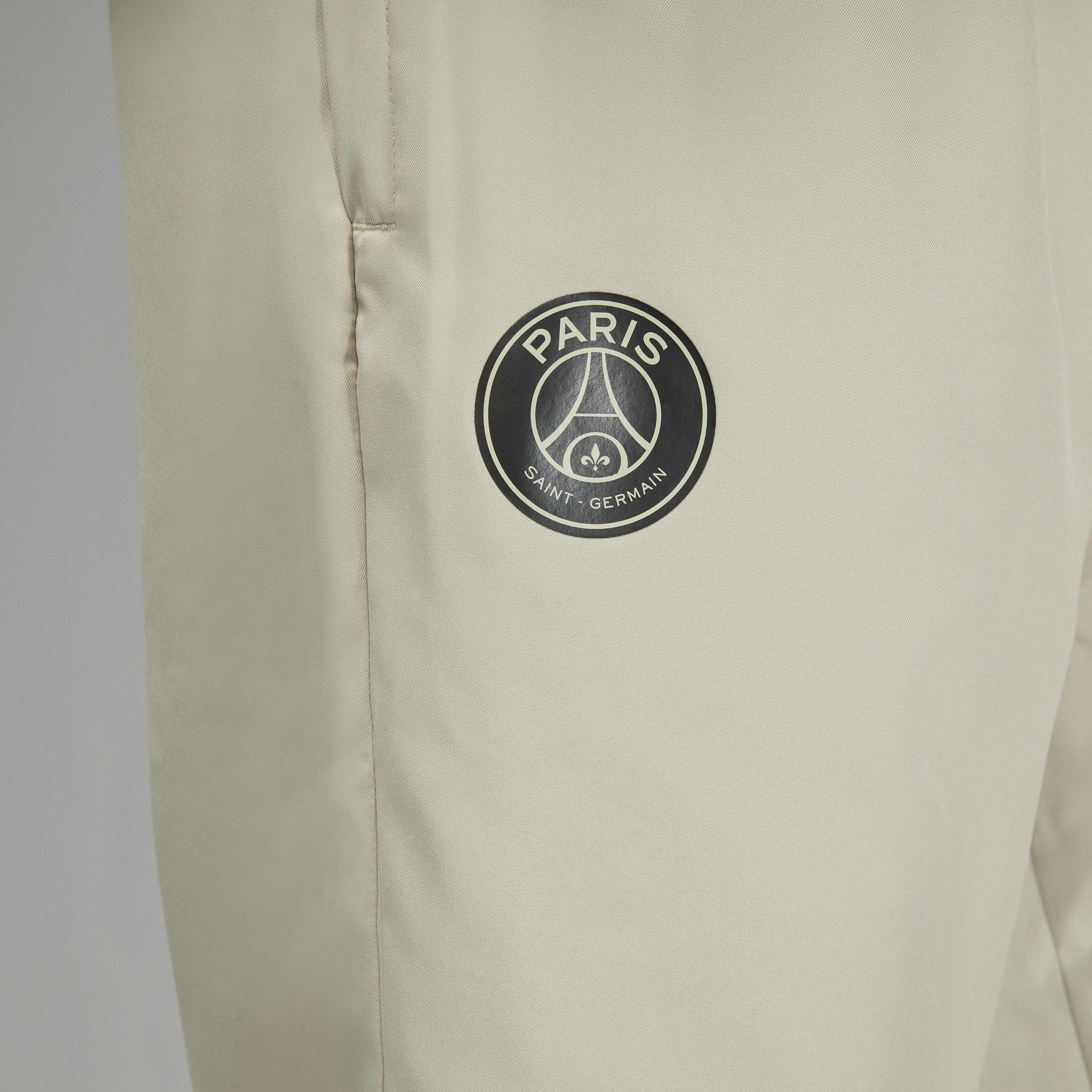 Paris Saint-Germain Strike Third image number 5