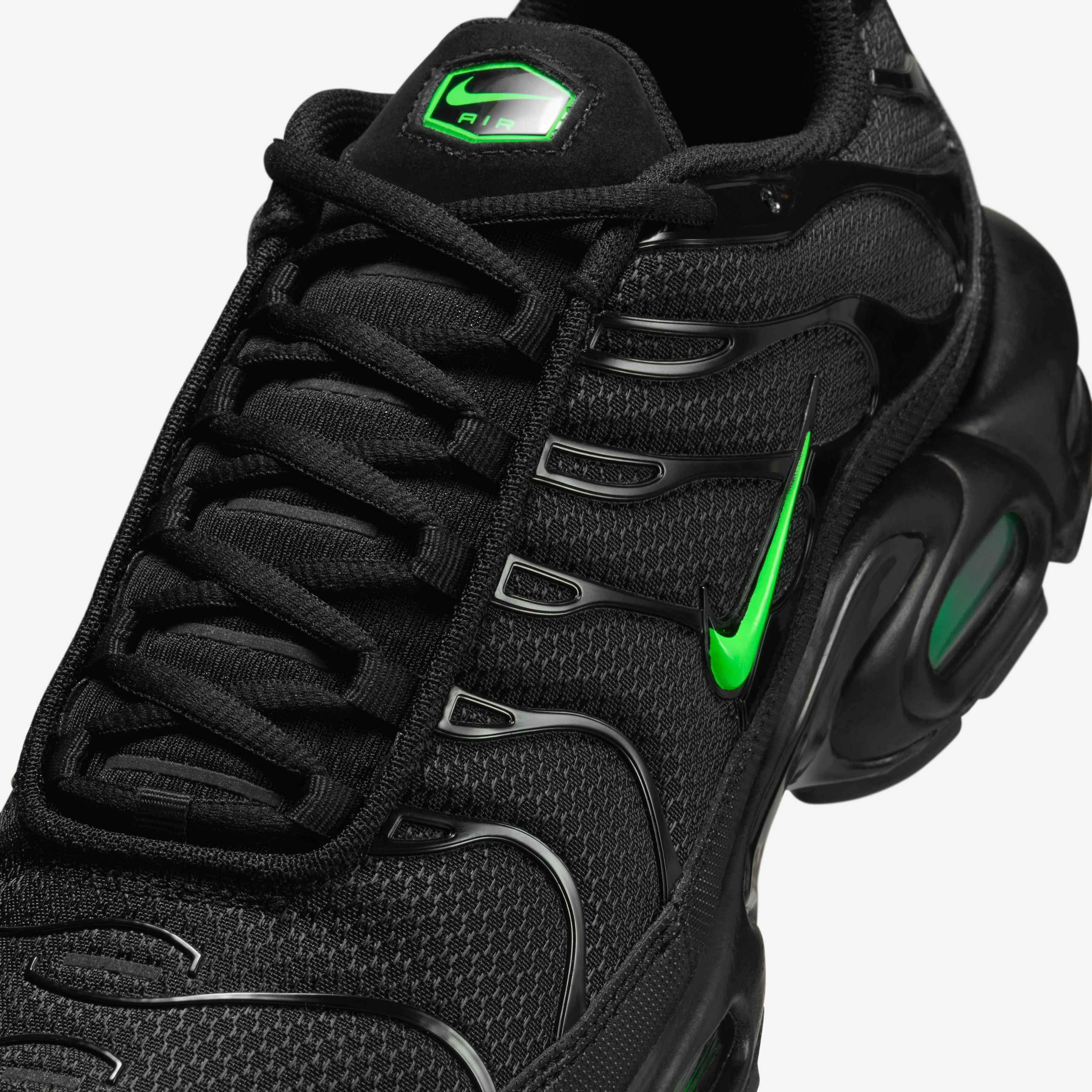 black and green air max plus