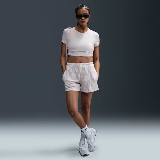 نايكي ستايل باي-نايكي, نايكي سبورتسوير تشيل تيري, شورت فرينش تيري بطبعة وبخصر متوسط للنساء