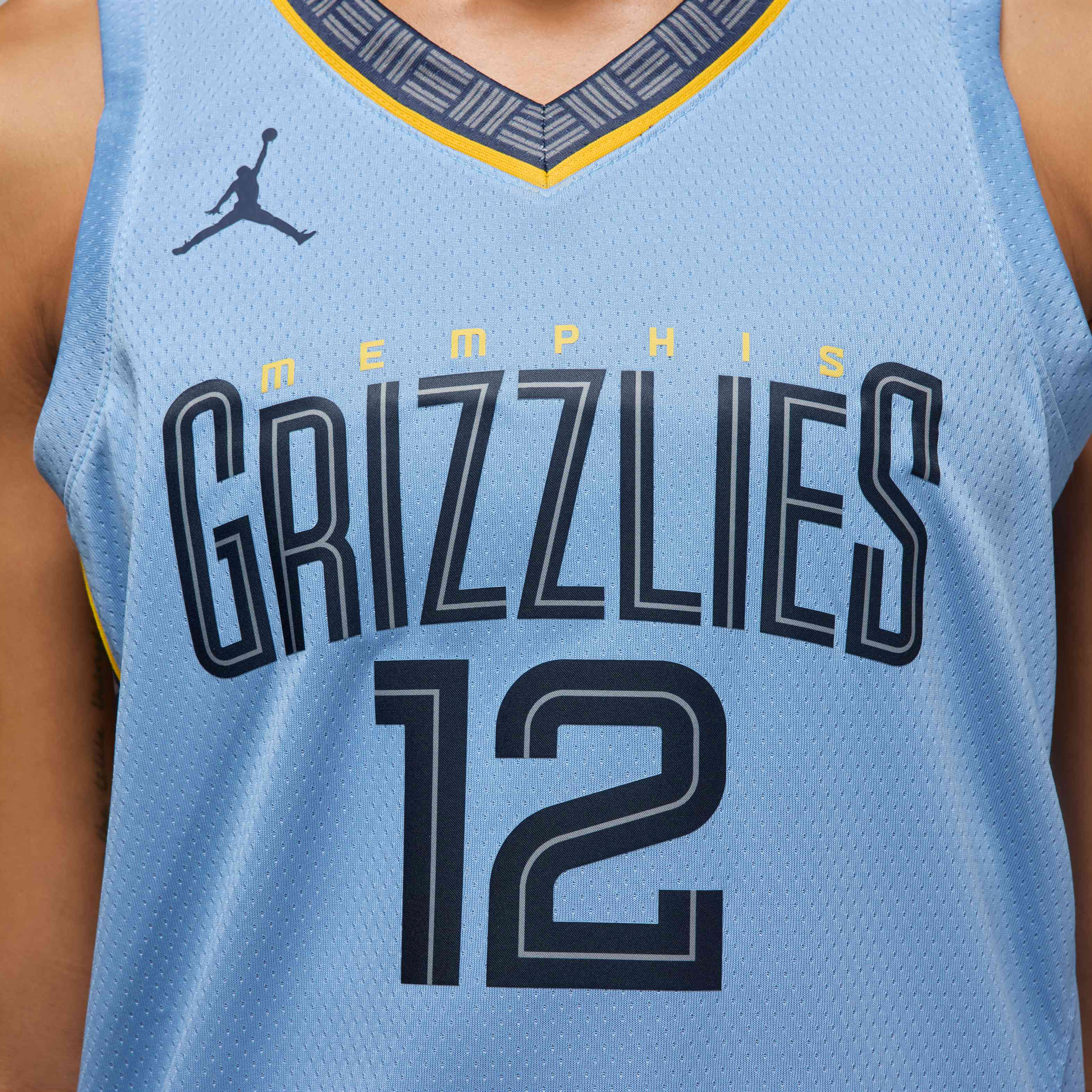 Memphis Grizzlies Statement Edition image number 3