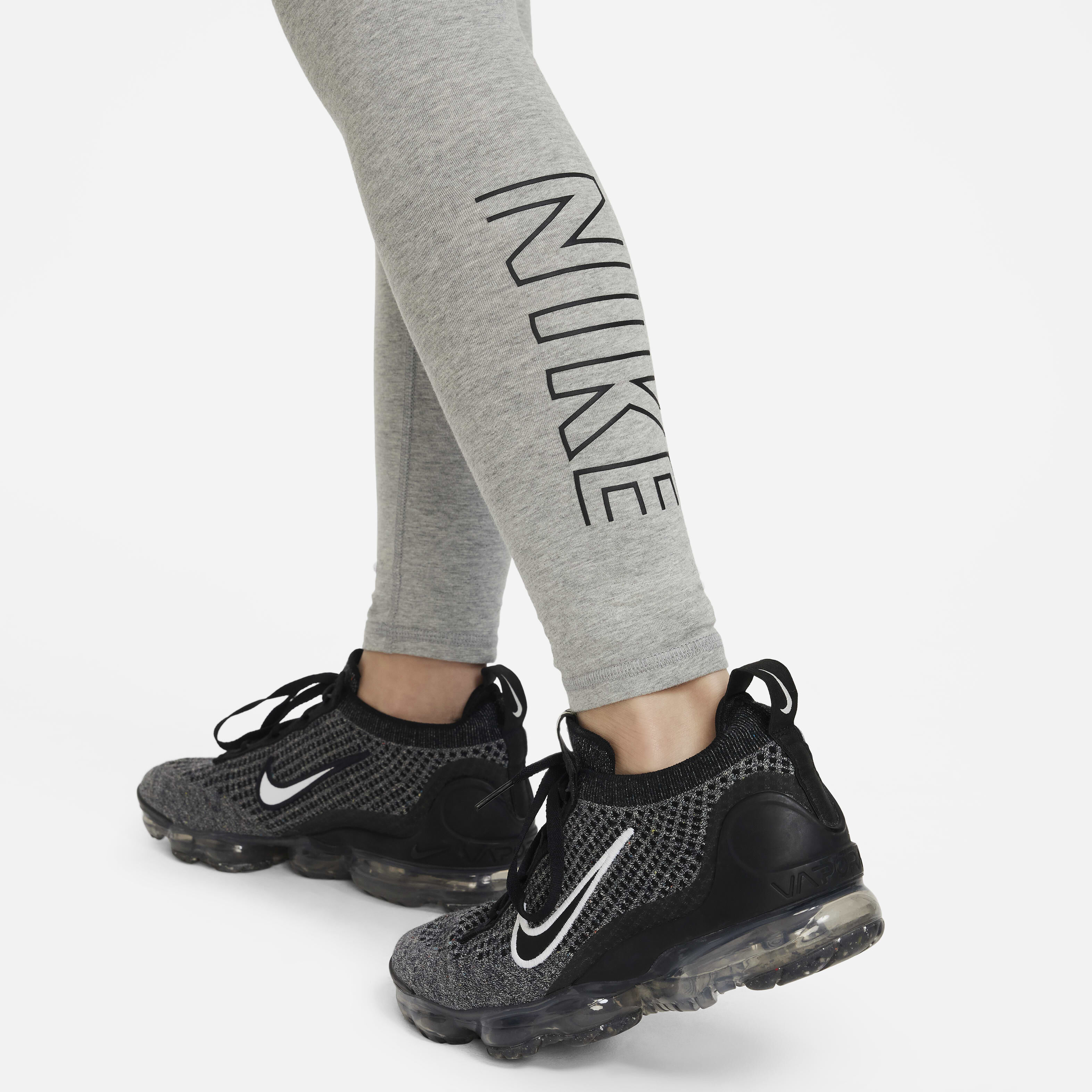 Nike Sportswear Favourites image number 3