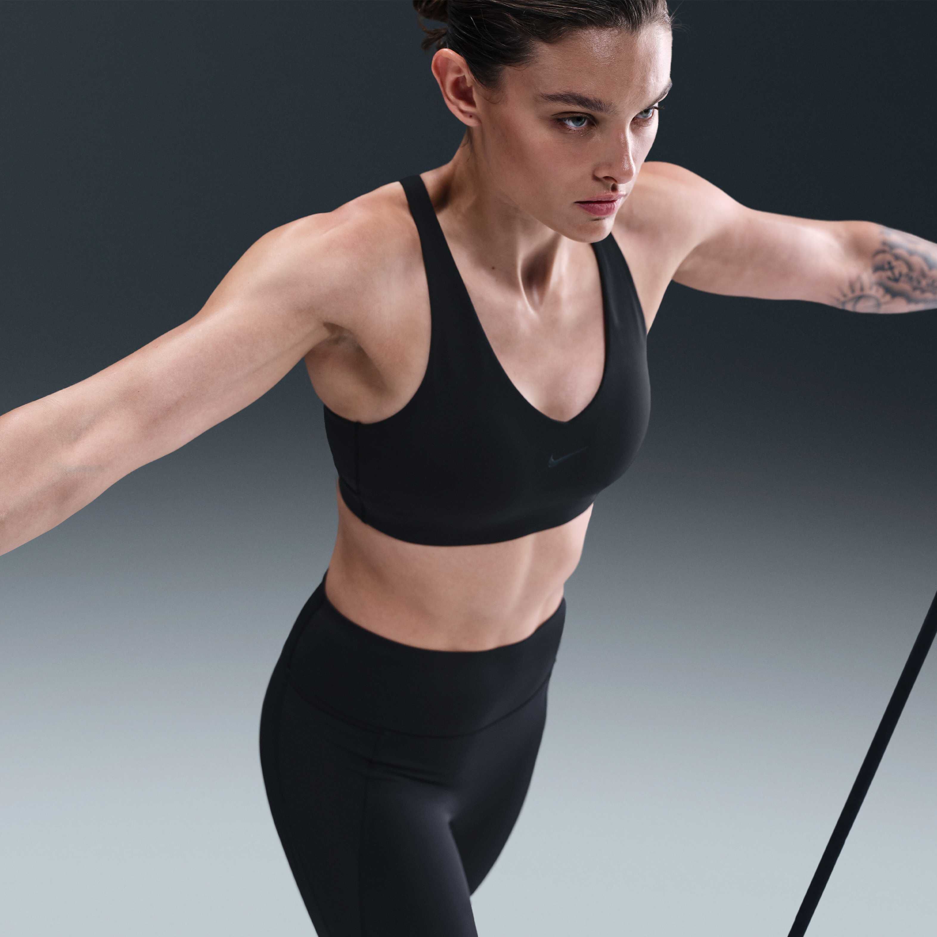 Nike Universa image number 2