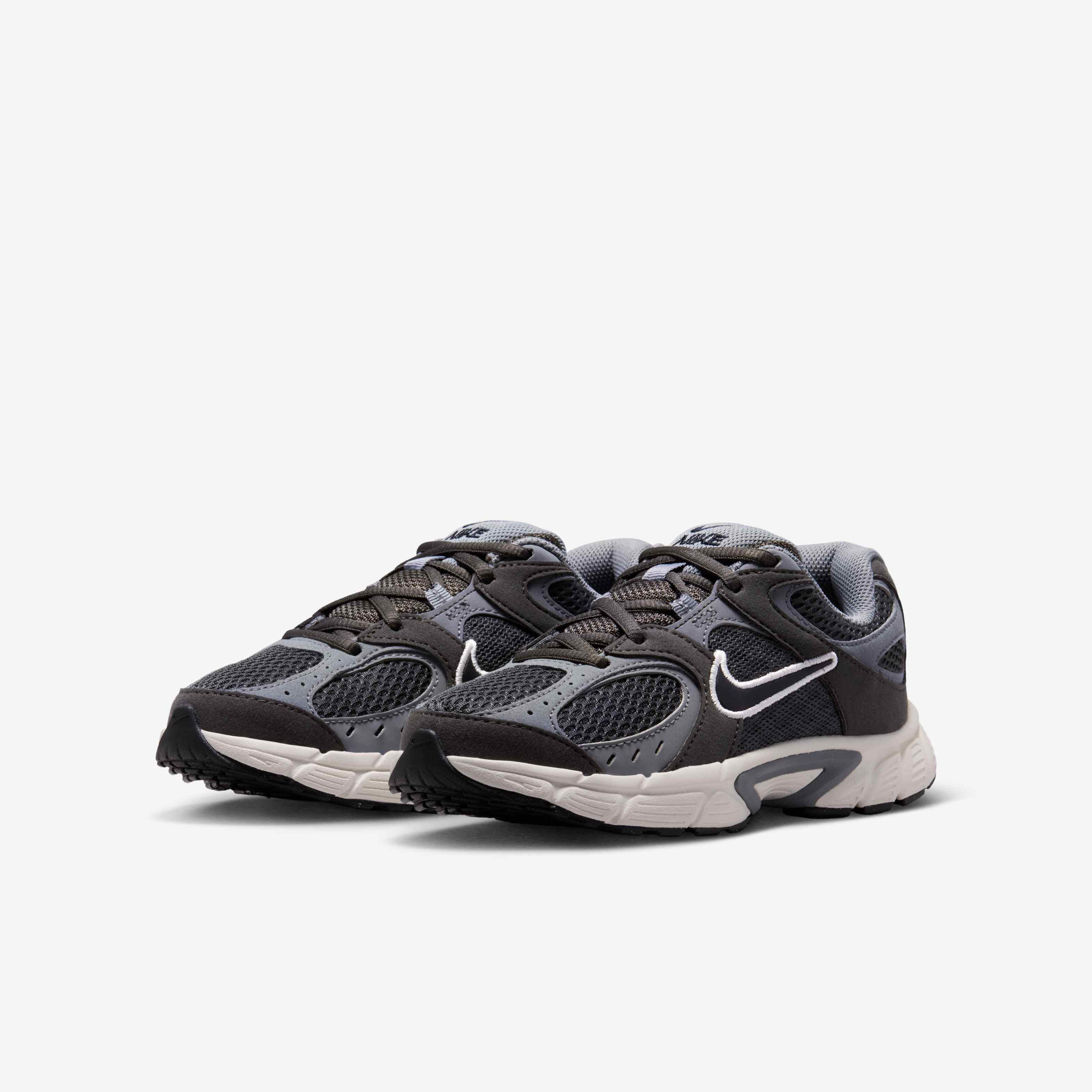 Nike V5 Runner Suede image number 4