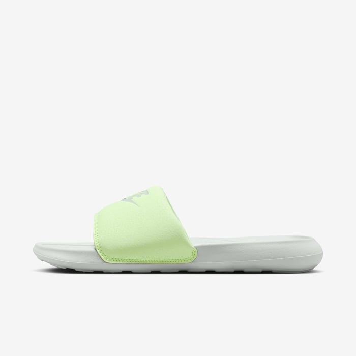 Nike Victori One image number 1 Nike Victori One image number 1