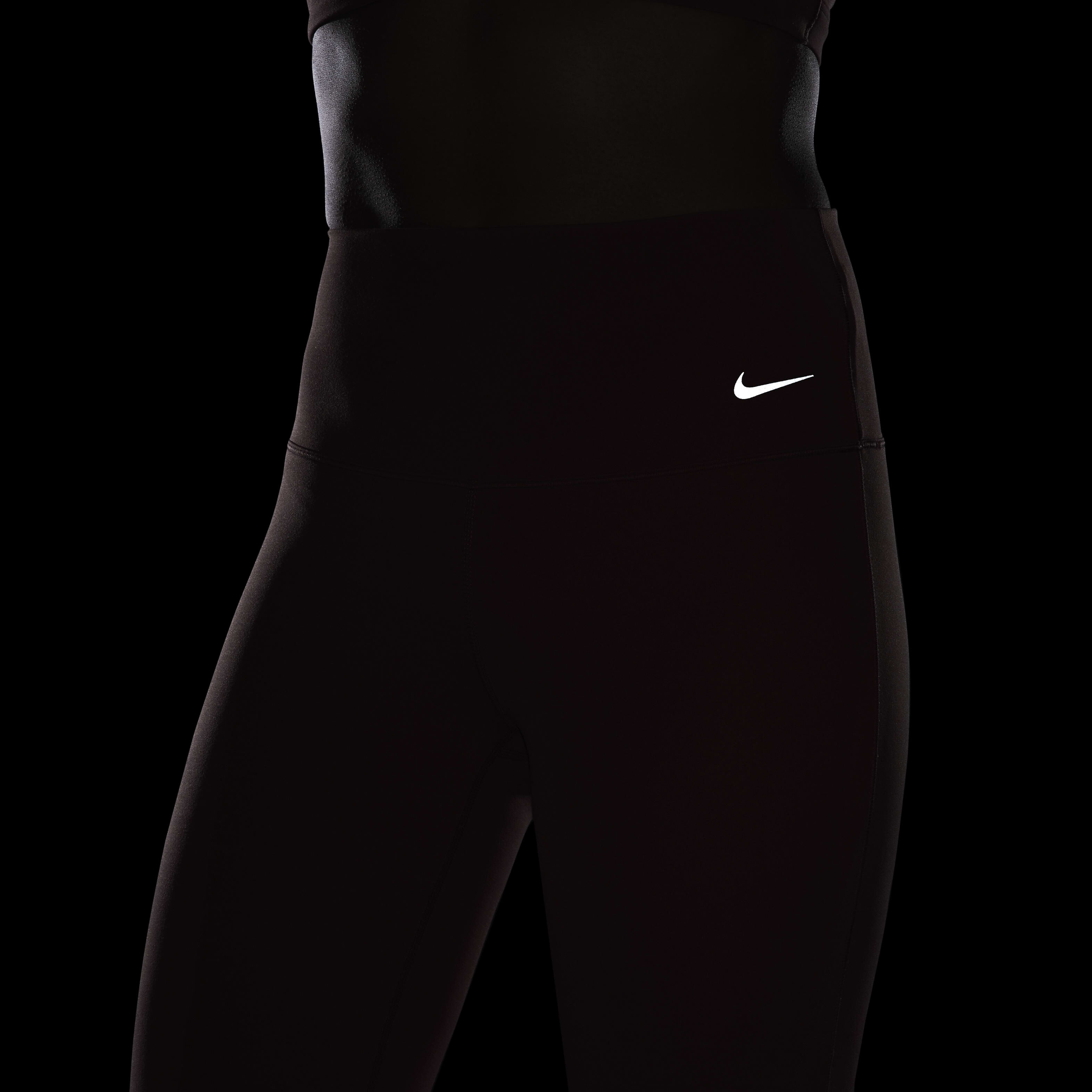 Nike、新素材を用いたヨガウェアコレクション発売