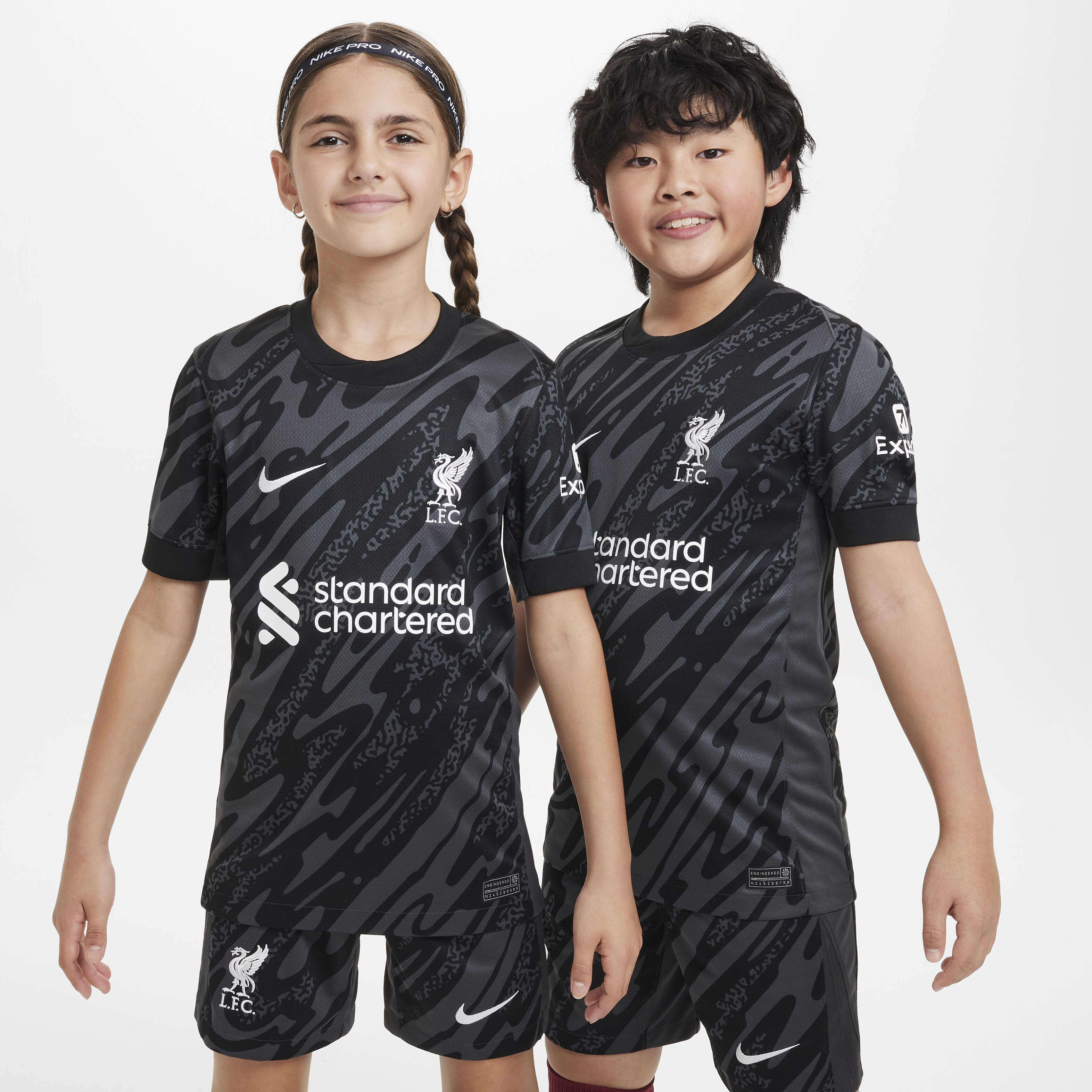 Liverpool black goalkeeper jersey best sale