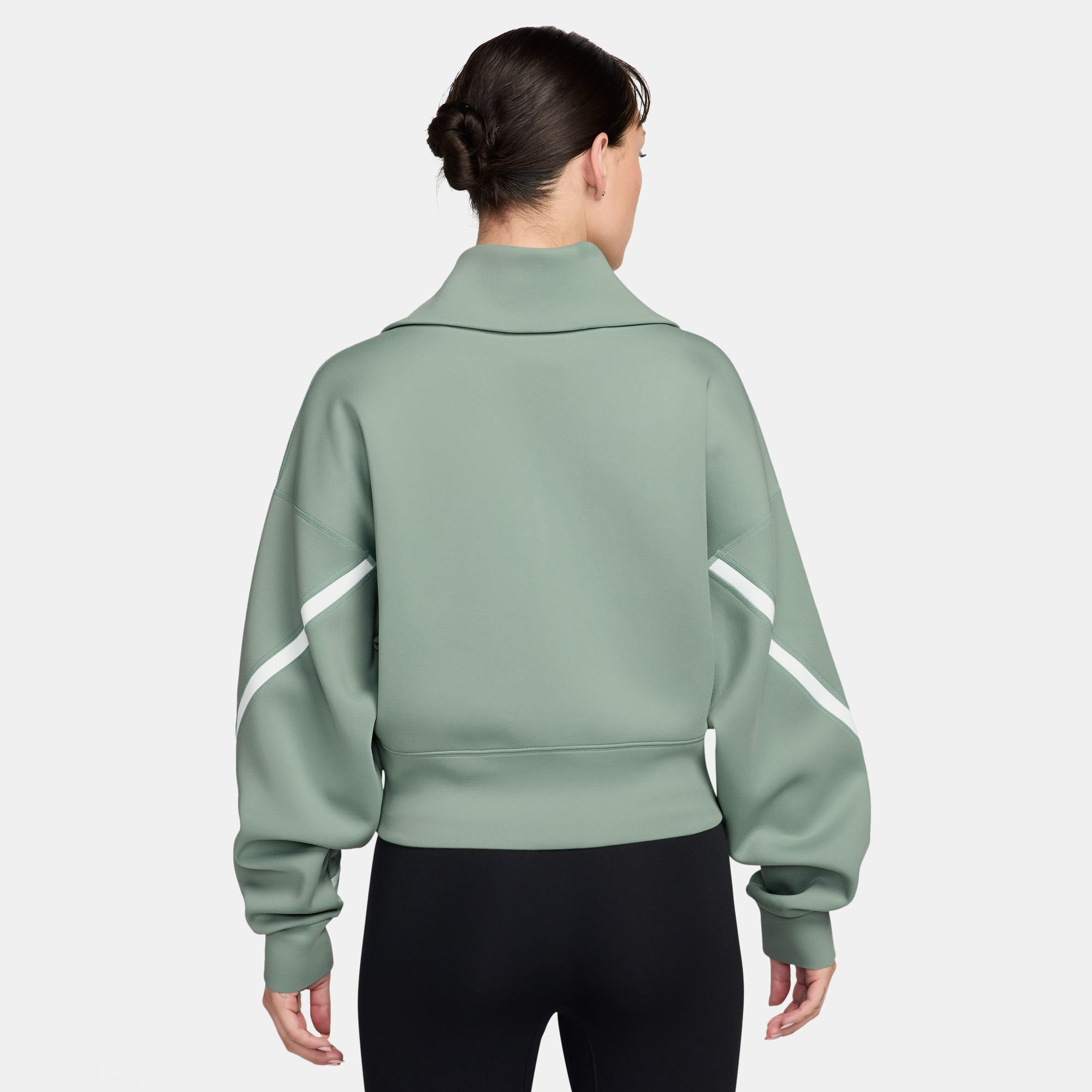 Nike Advantage image number 1