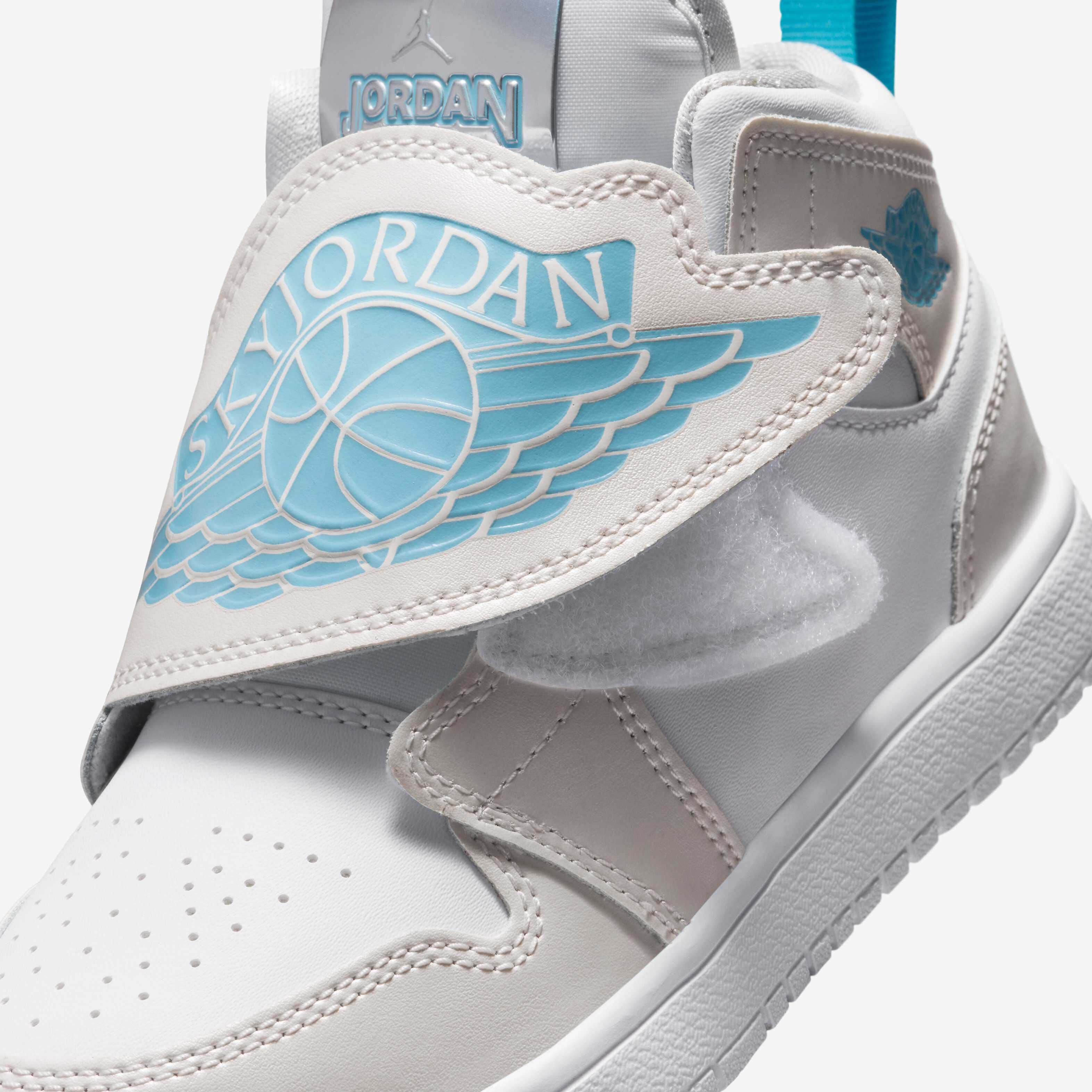 Sky Jordan 1 image number 6