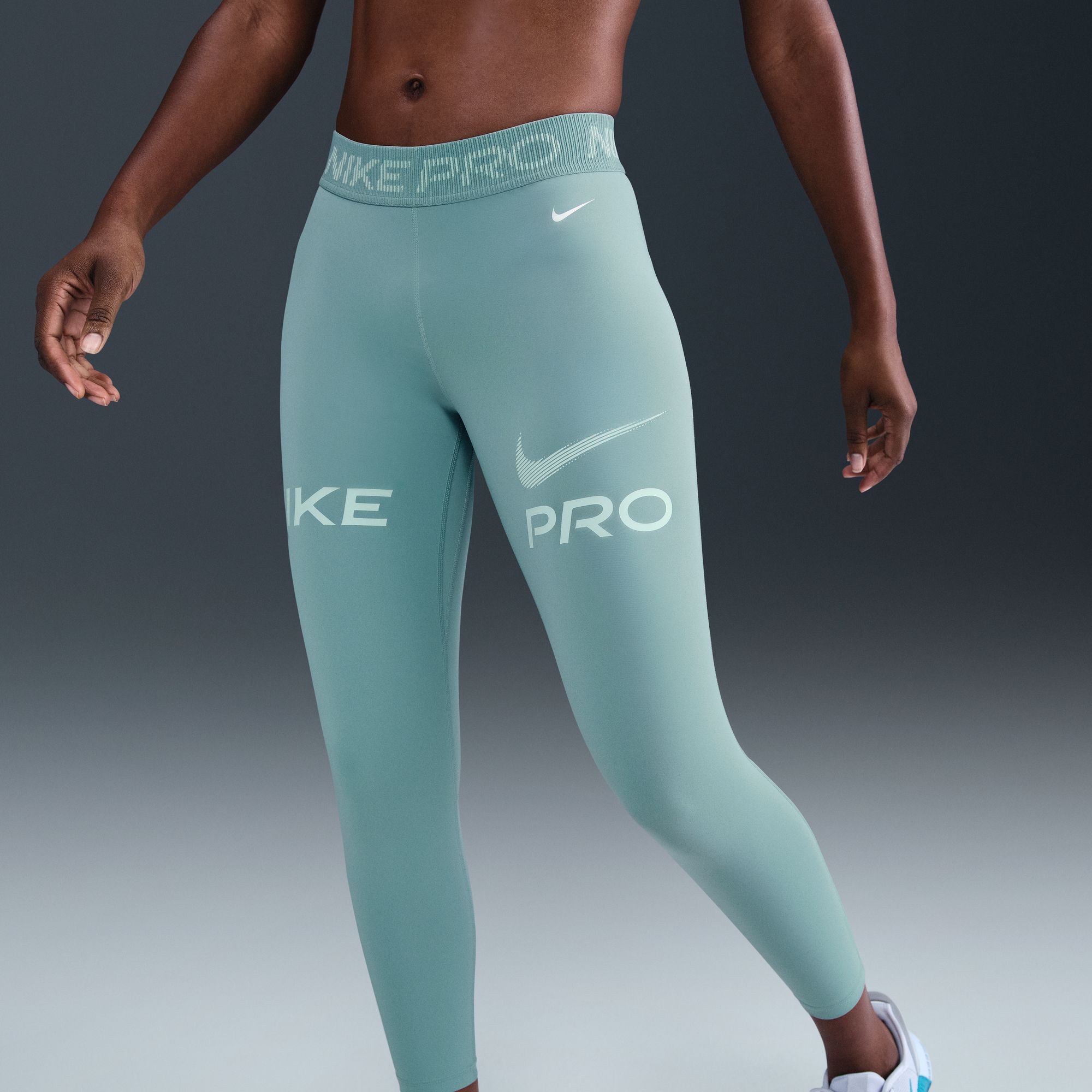 Nike Pro image number 7