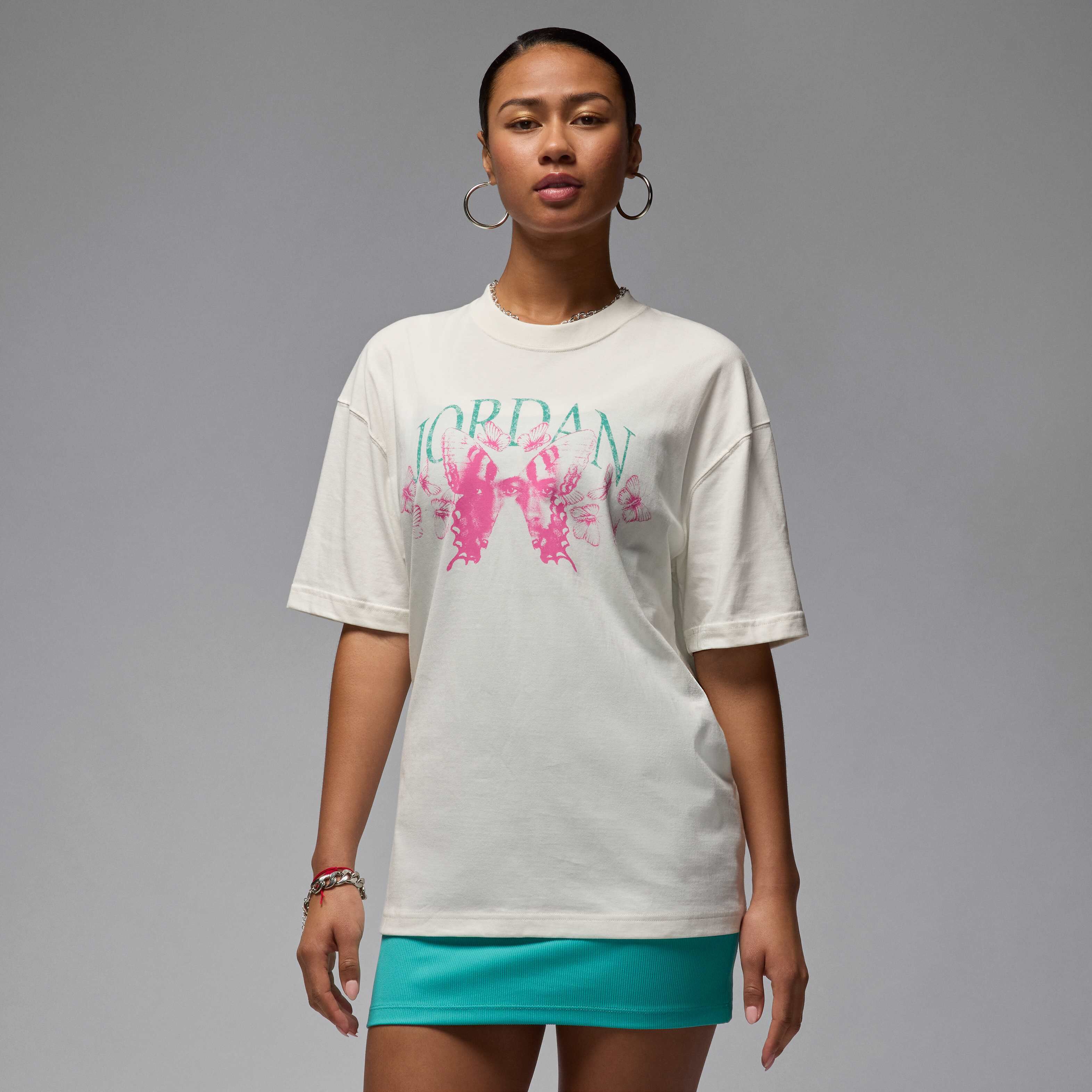 ナイキ ジョーダン Jordan 【 Graphic Oversized T-Shirt Women's 】 レディース Jordan Women's Oversized Graphic T-Shirt. Nike IL