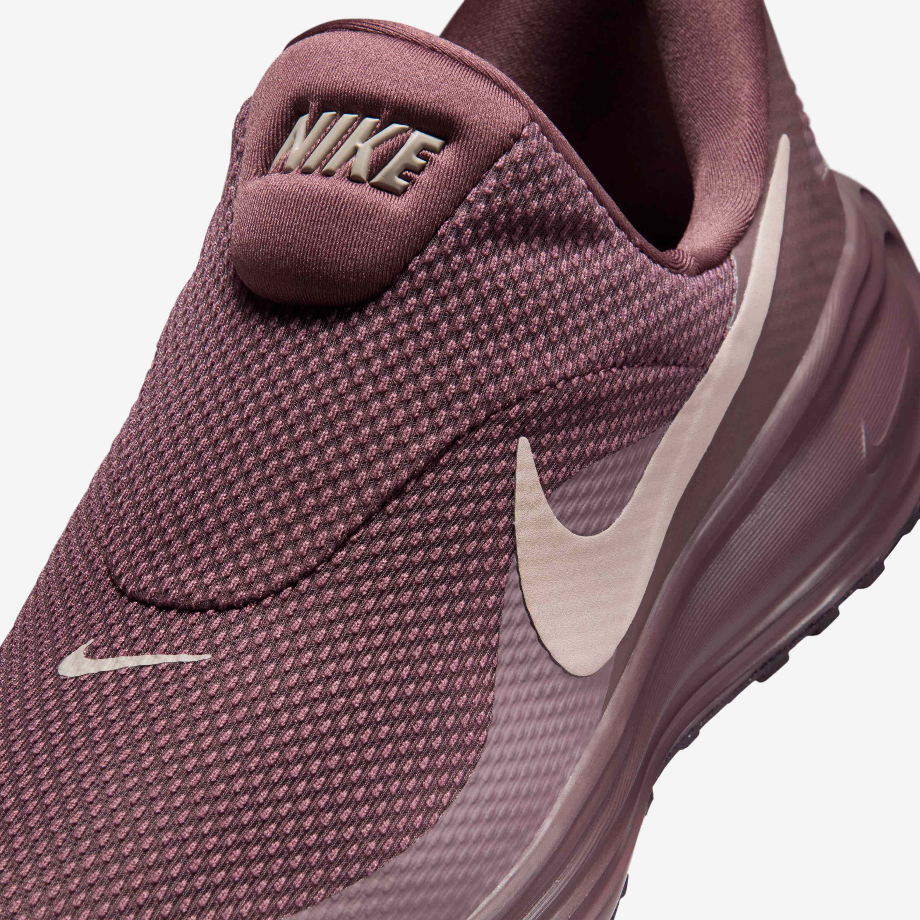 Nike Revolution 8 EasyOn image number 6