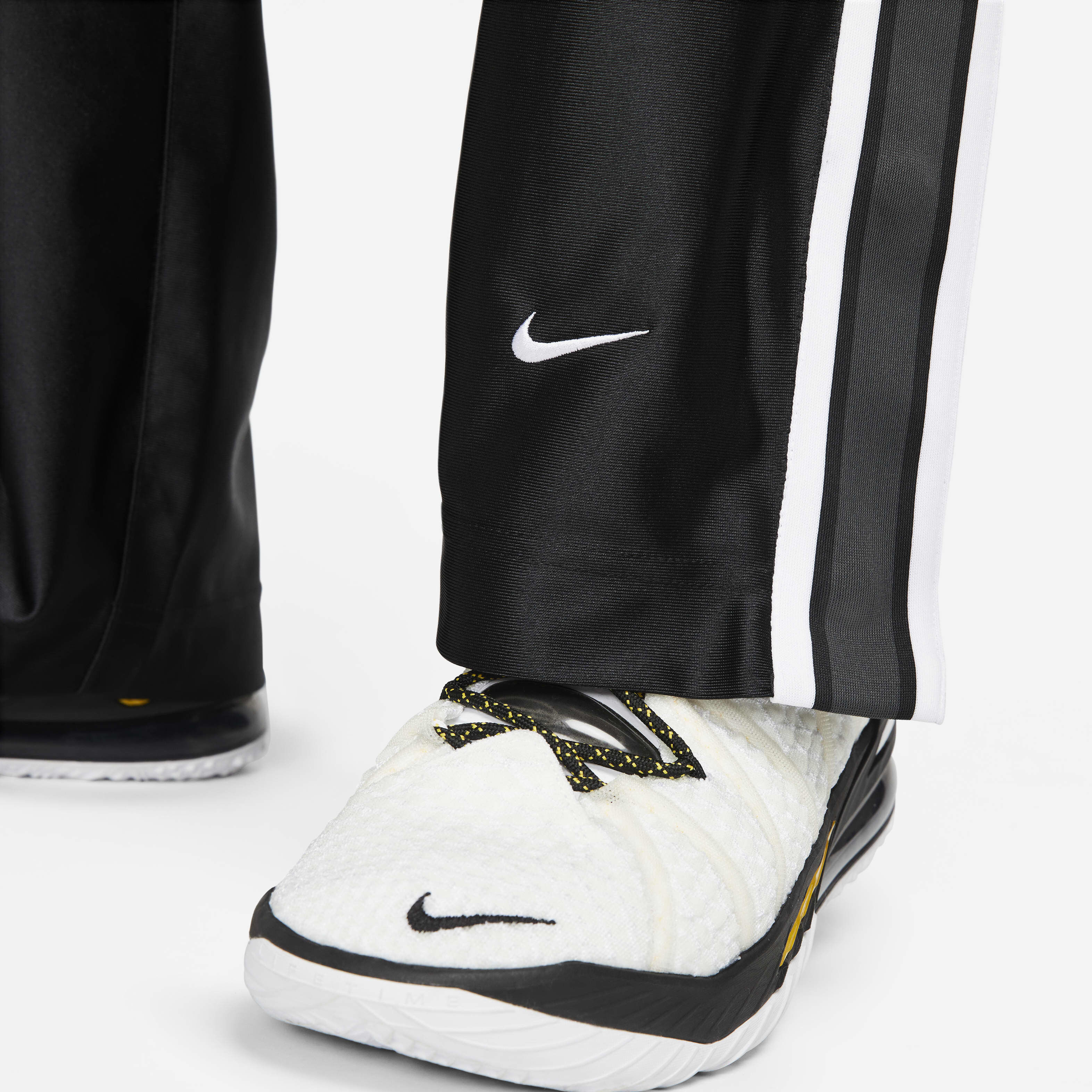 نايكي سيركا image number 5