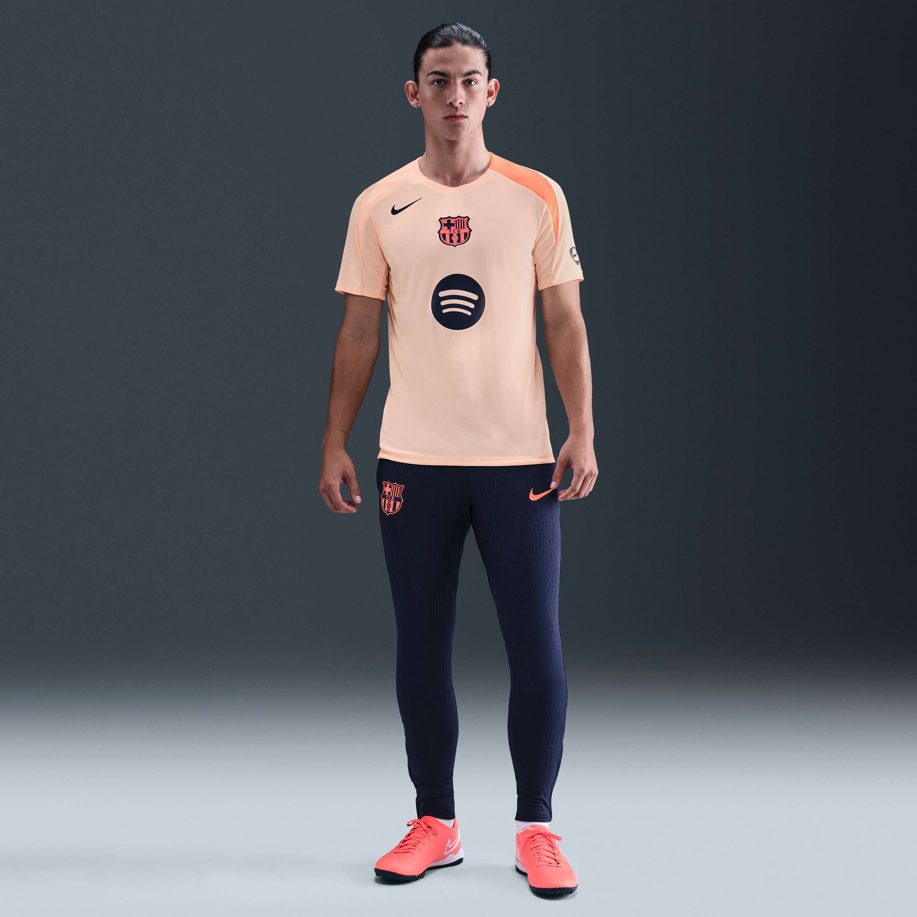 برشلونة سترايك البديل image number 3