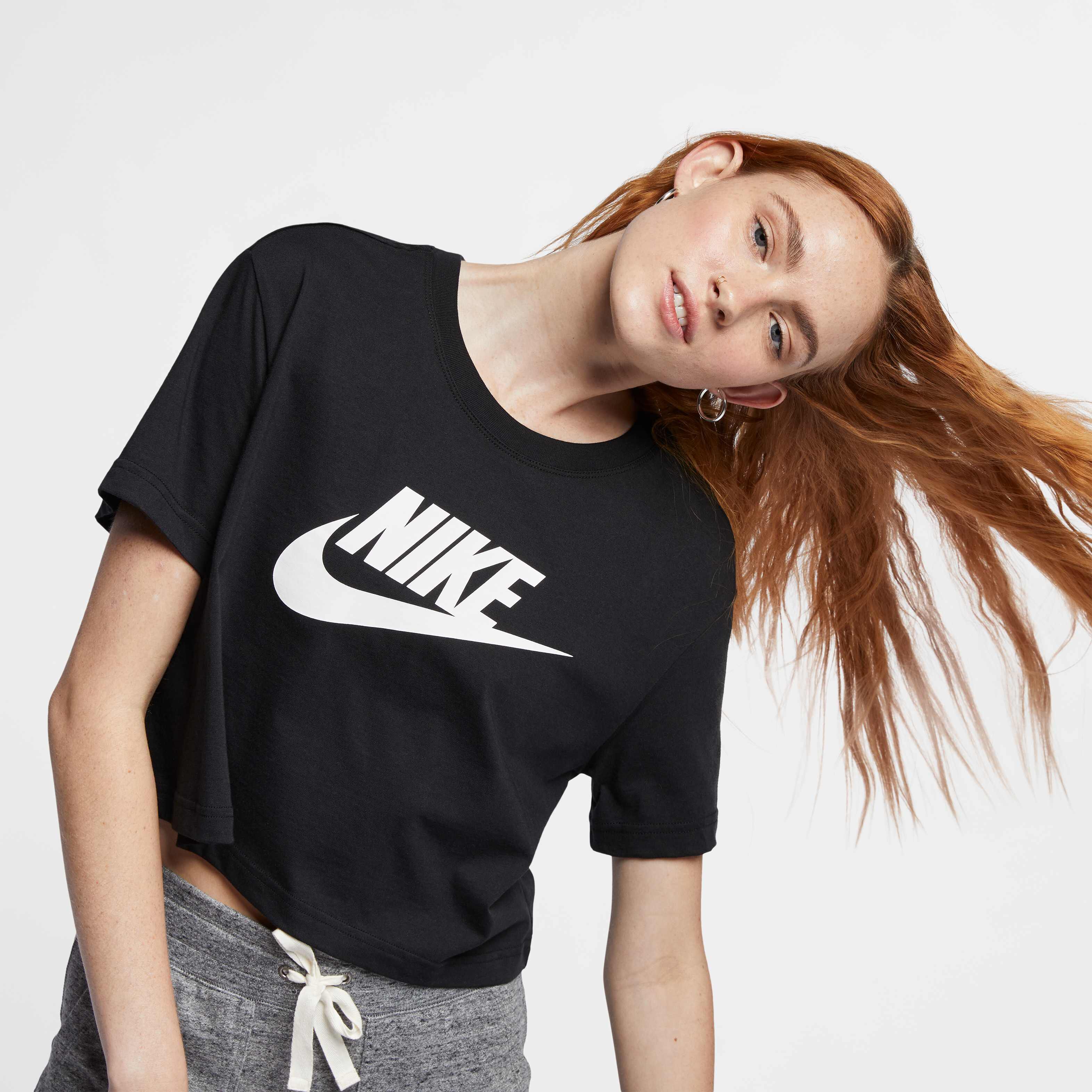 Nike Sportswear Essential image number 2