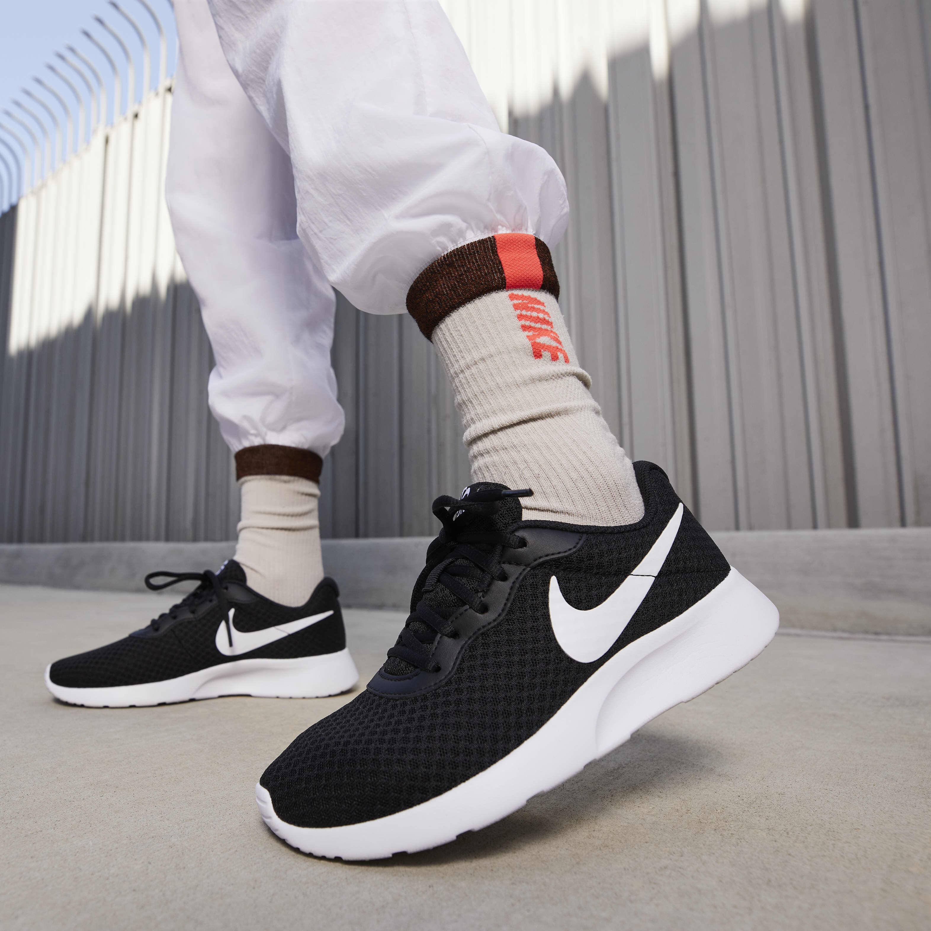Nike Nike Tanjun US 5.5W 22.5cm Black Black White Women s