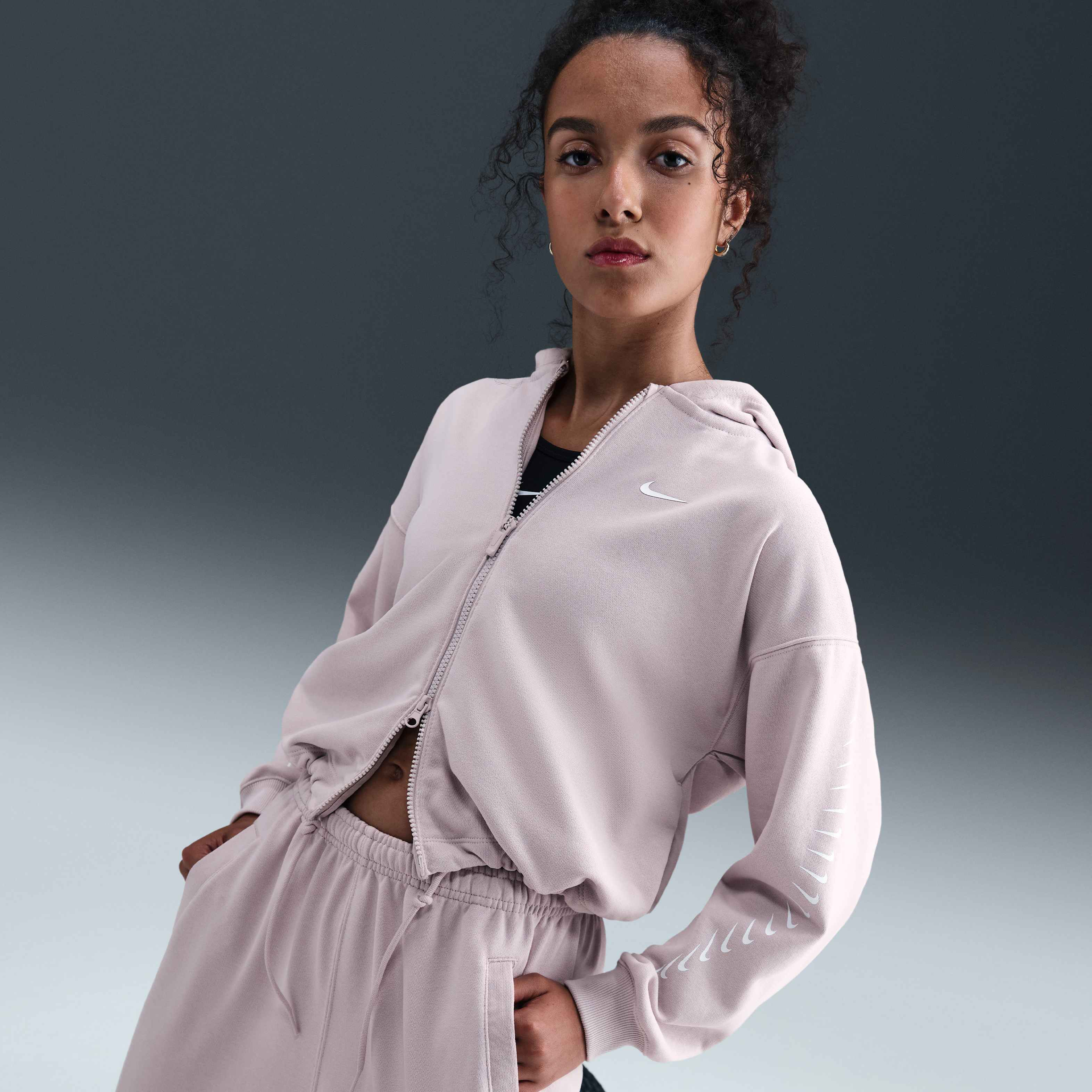 نايكي سبورتسوير image number 2