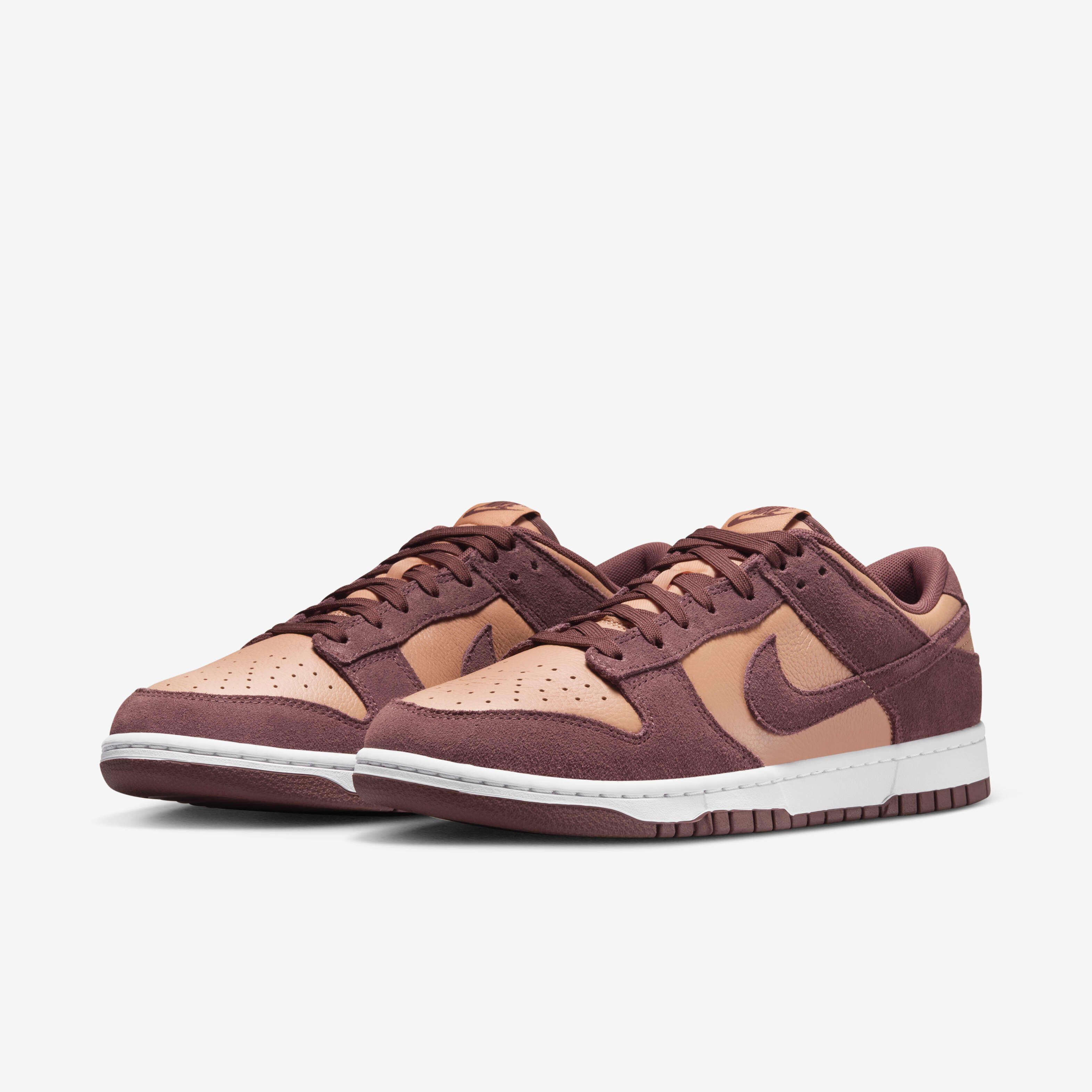 Nike Dunk Low Retro SE Leather/Suede image number 4