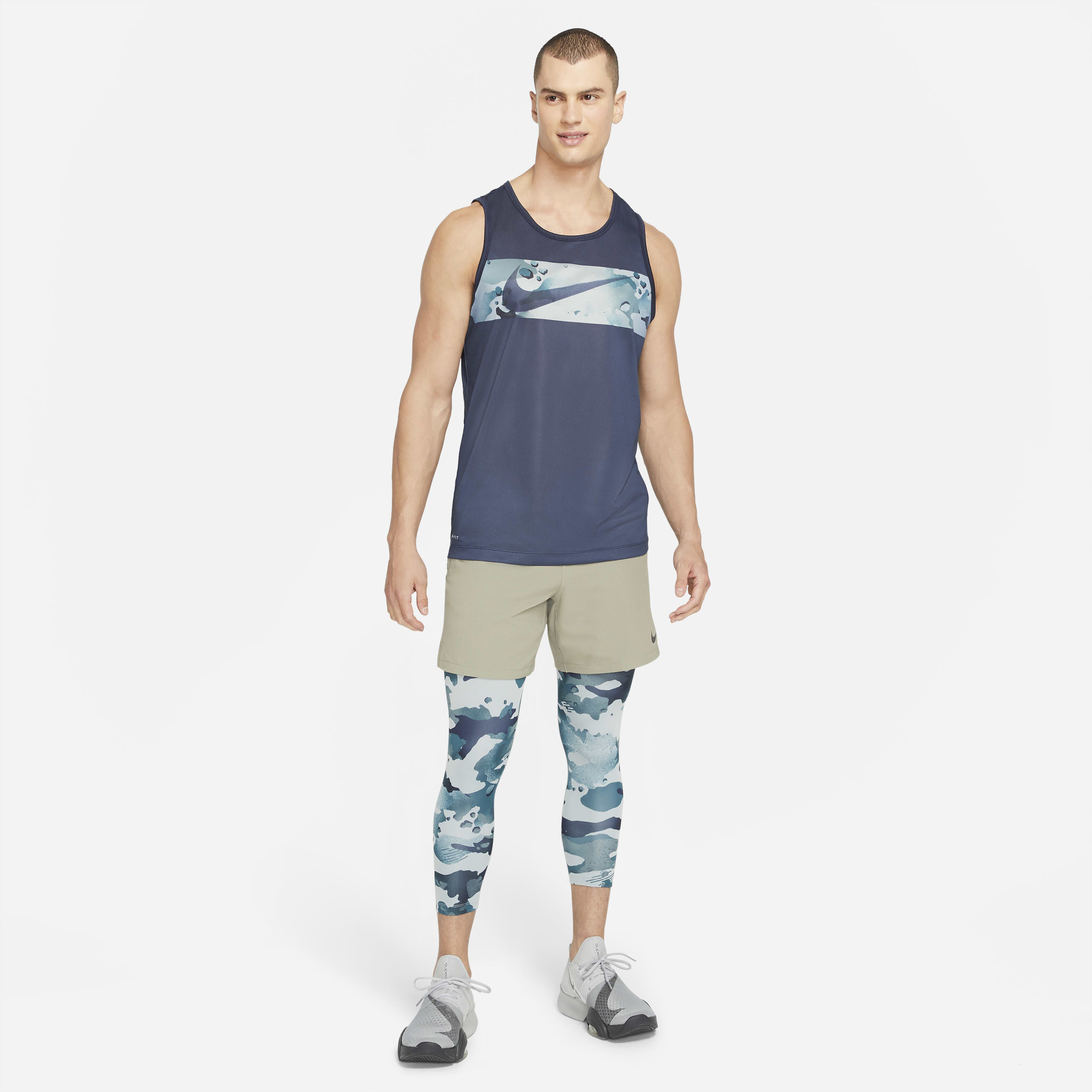 Nike Pro image number 4