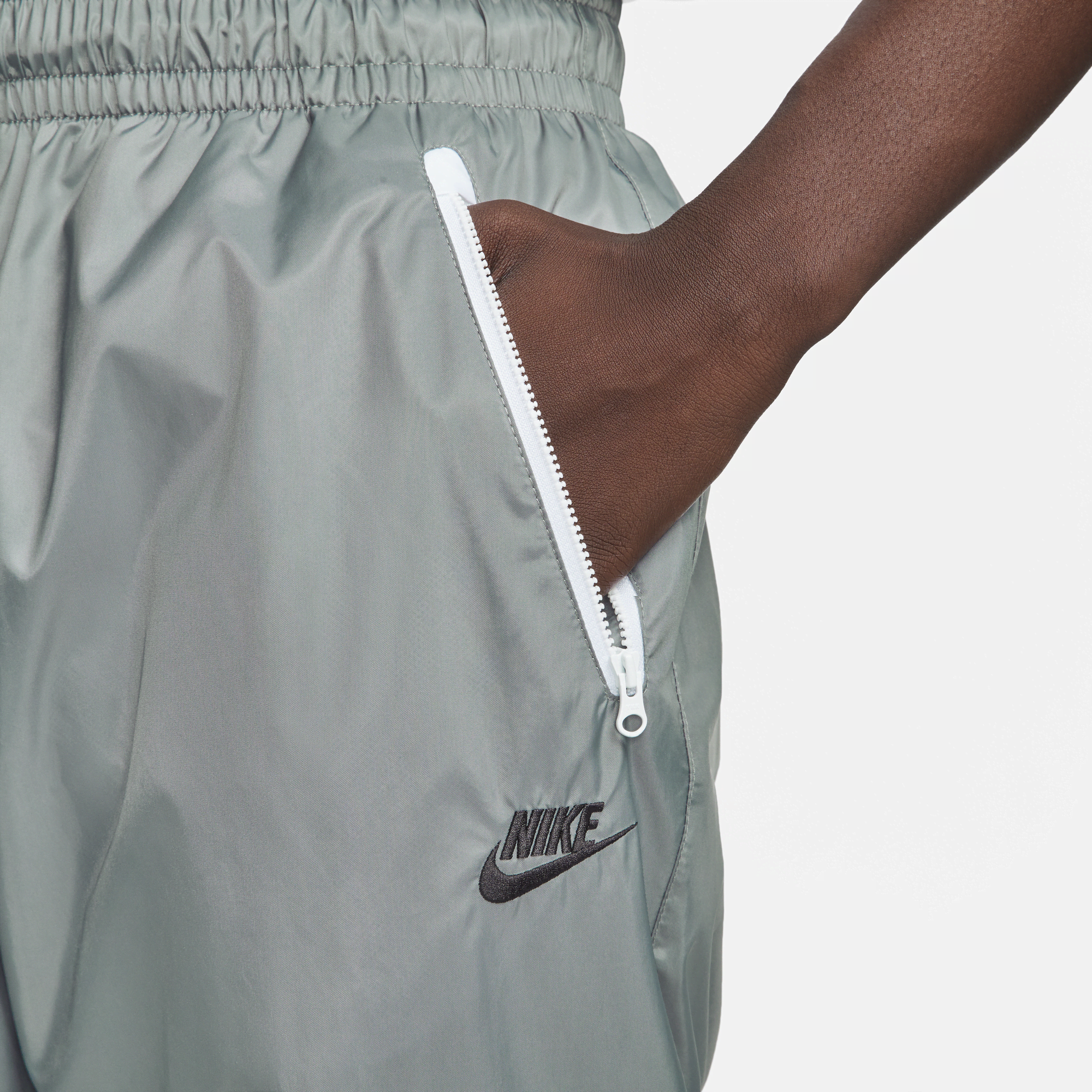 Shop Windrunner Men s Woven Lined Trousers Nike KSA