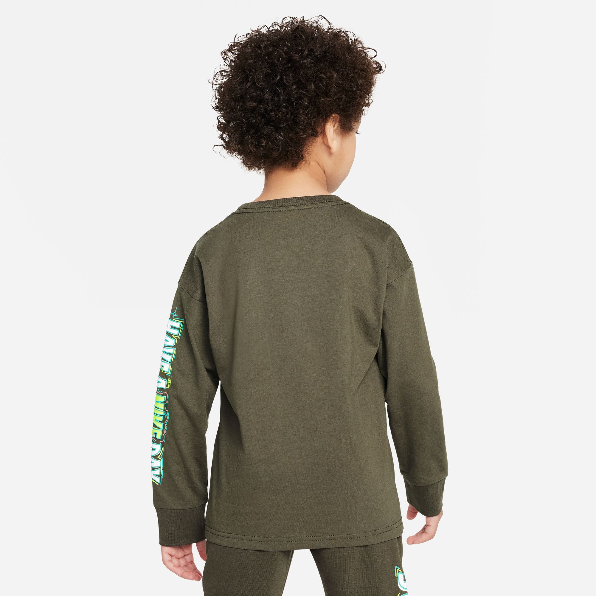 تيشيرت نايكي سبورتسوير "ارت اوف بلاي" ريلاكسد بأكمام طويلة image number 4