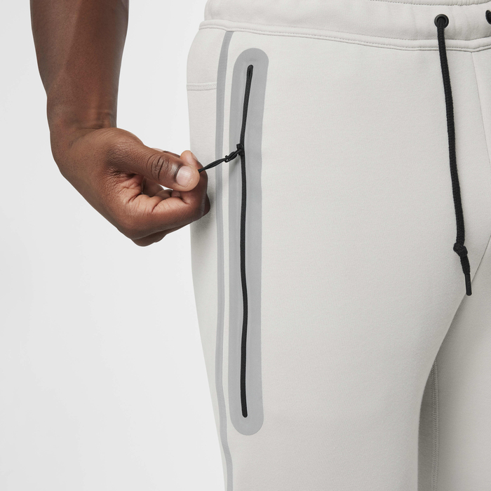 Nike Tech image number 3 Nike Tech image number 3