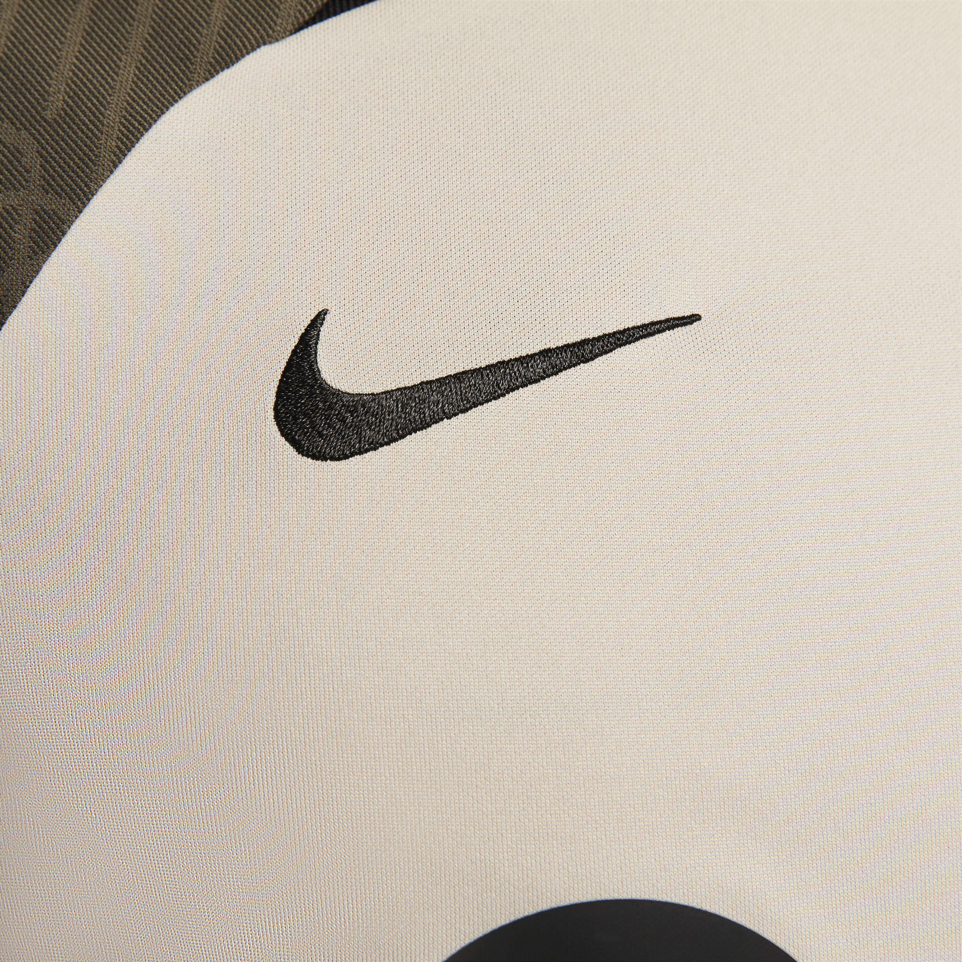 F.C. برشلونة سترايك image number 4