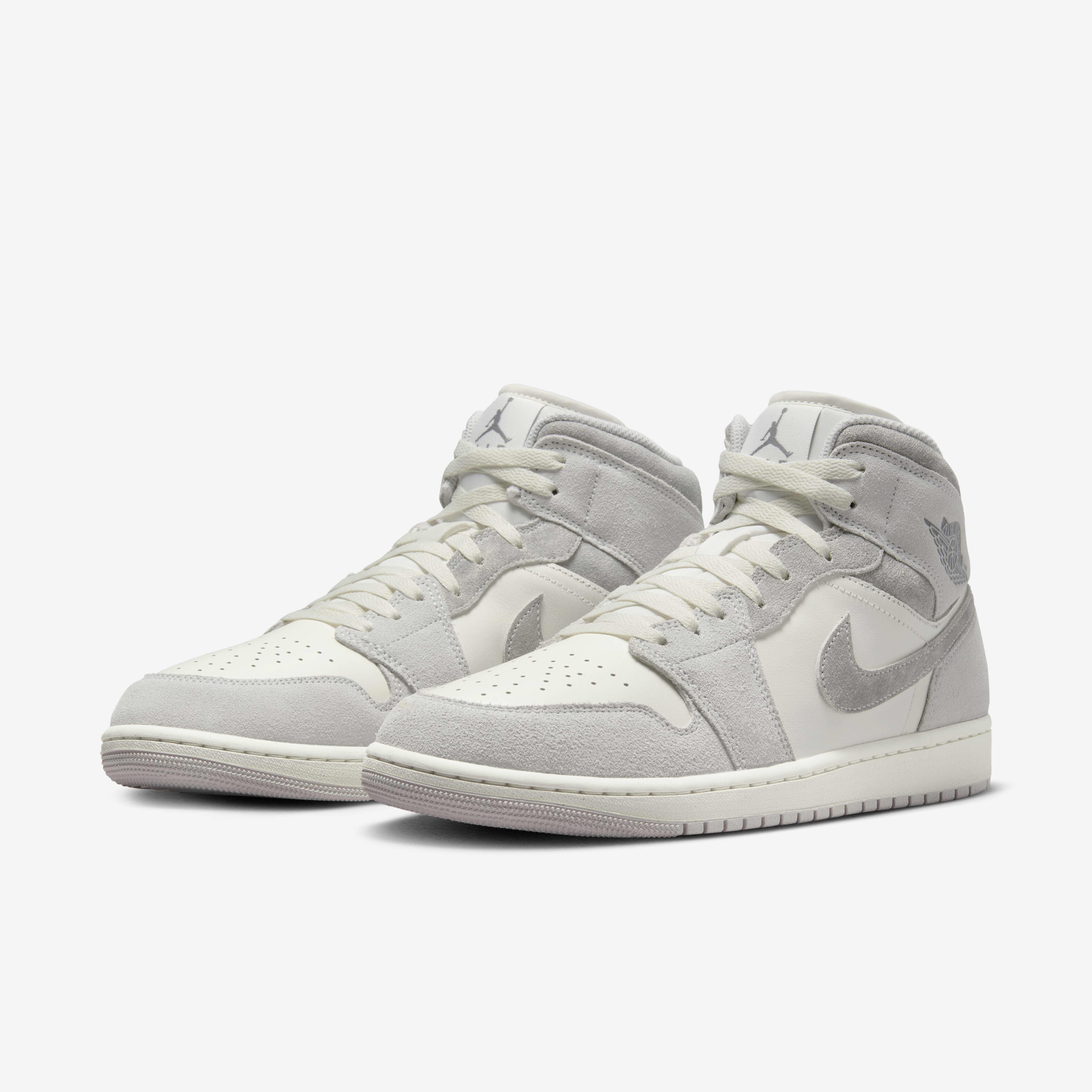Buy Air Jordan 1 Mid SE Men s Shoes Nike Saudi Official