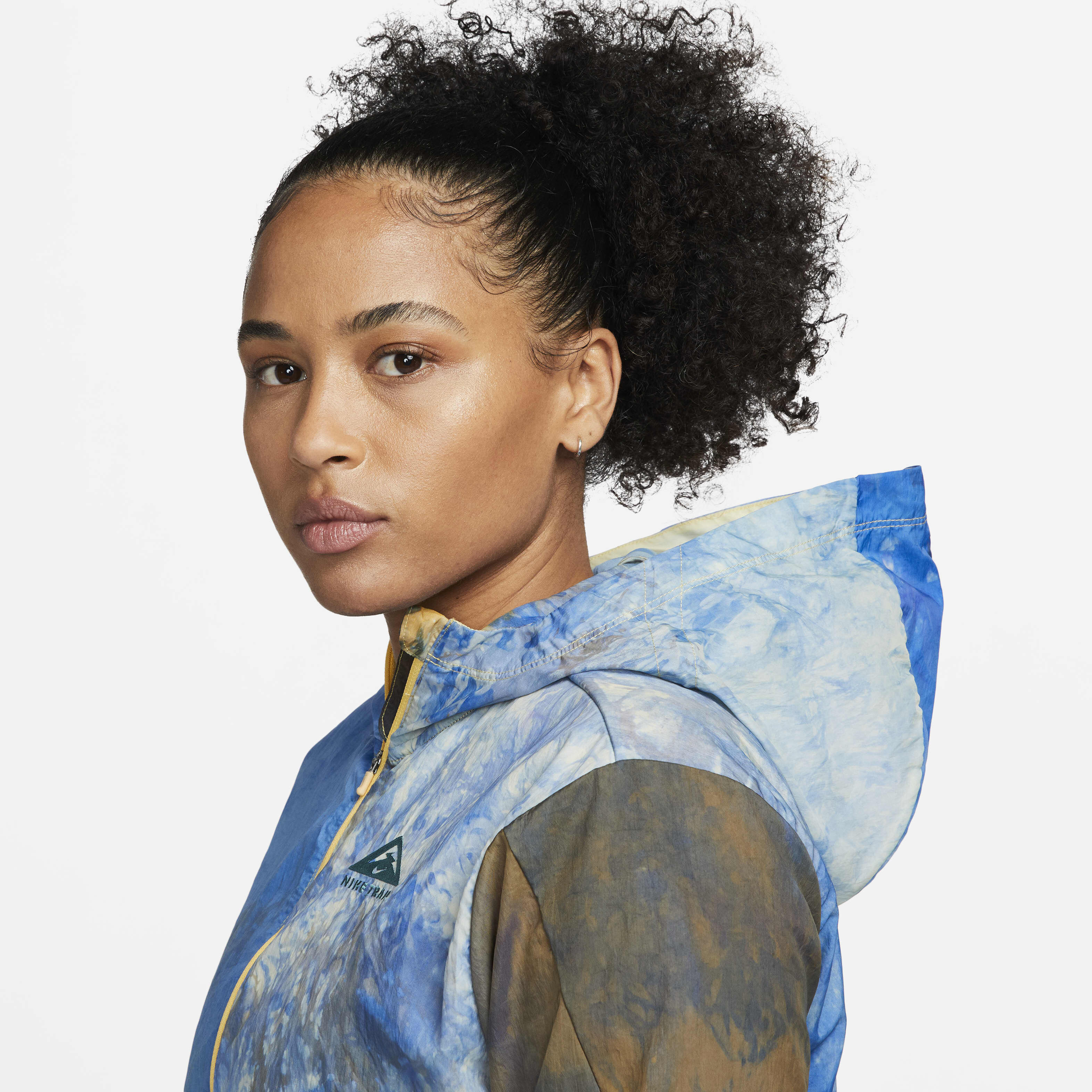 【限定セール！】 Trail-Running Women's Repel Nike Buy Jacket Gold Topaz - ジャケット・アウター