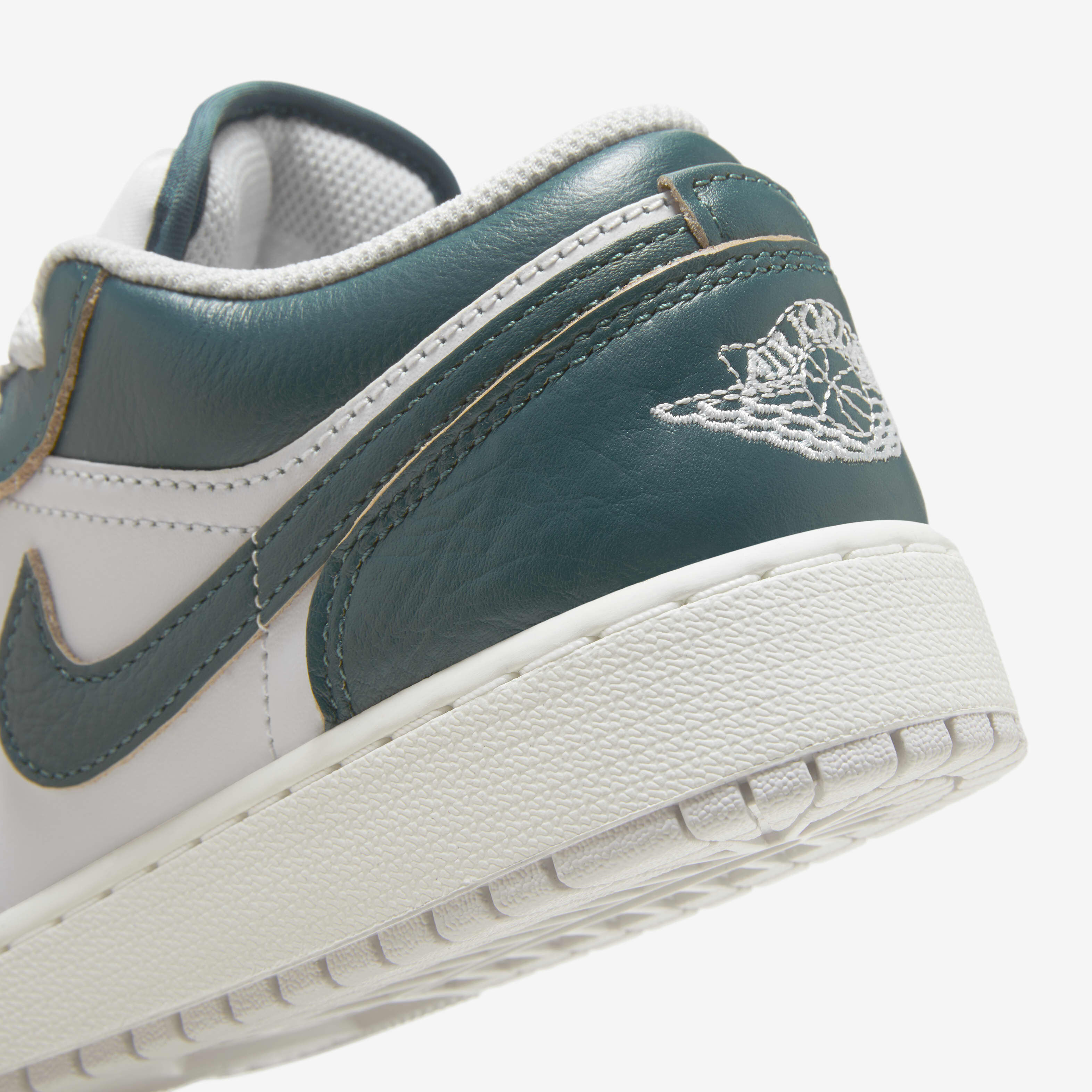 Buy Air Jordan 1 Low SE Older Kids Shoes Nike Saudi Official