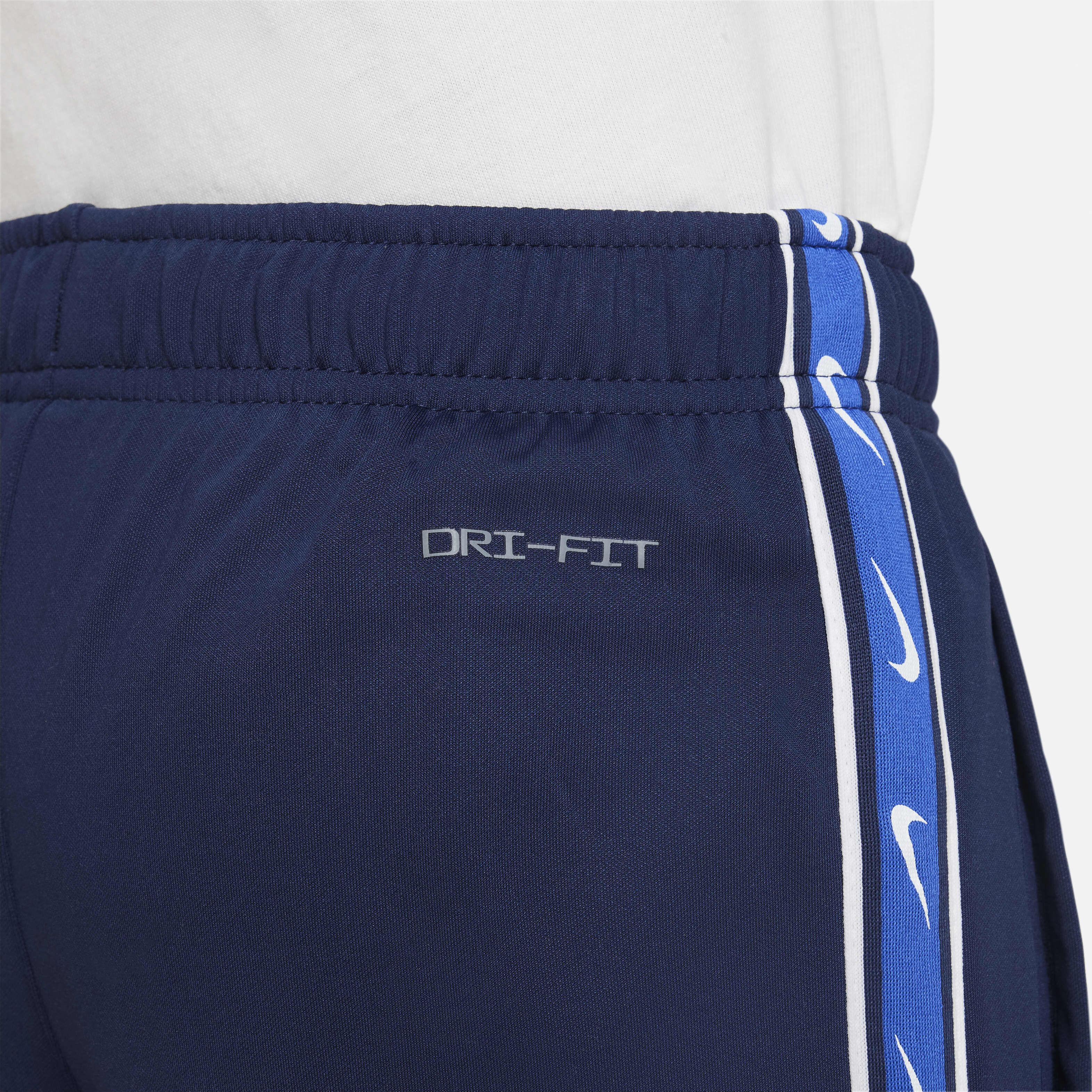 Nike Sportswear Repeat image number 5