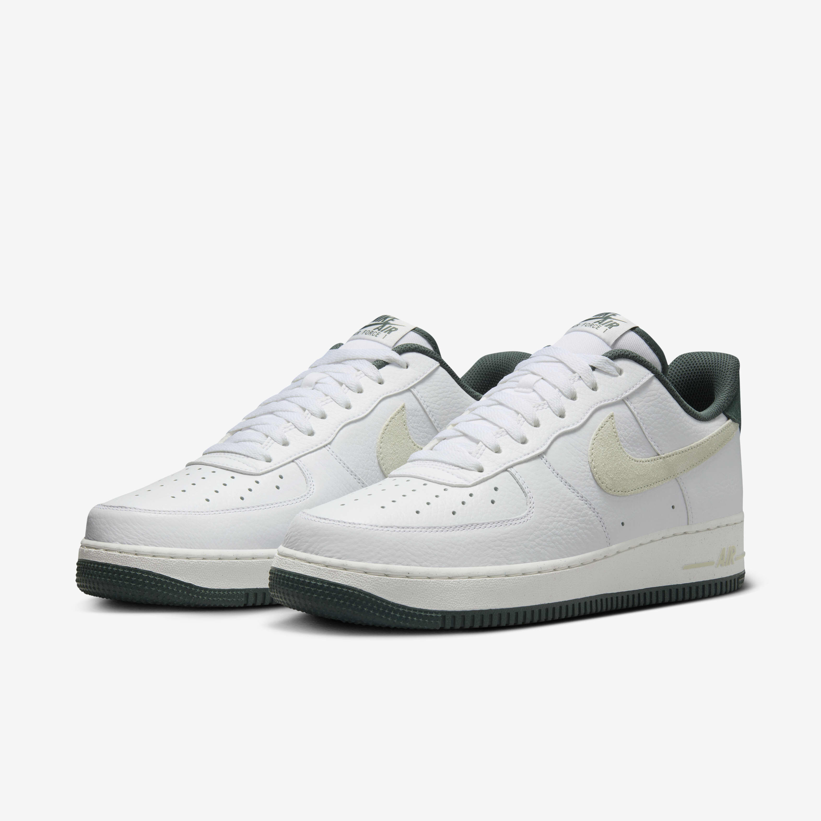 Nike Air Force 1 '07 LV8 image number 4