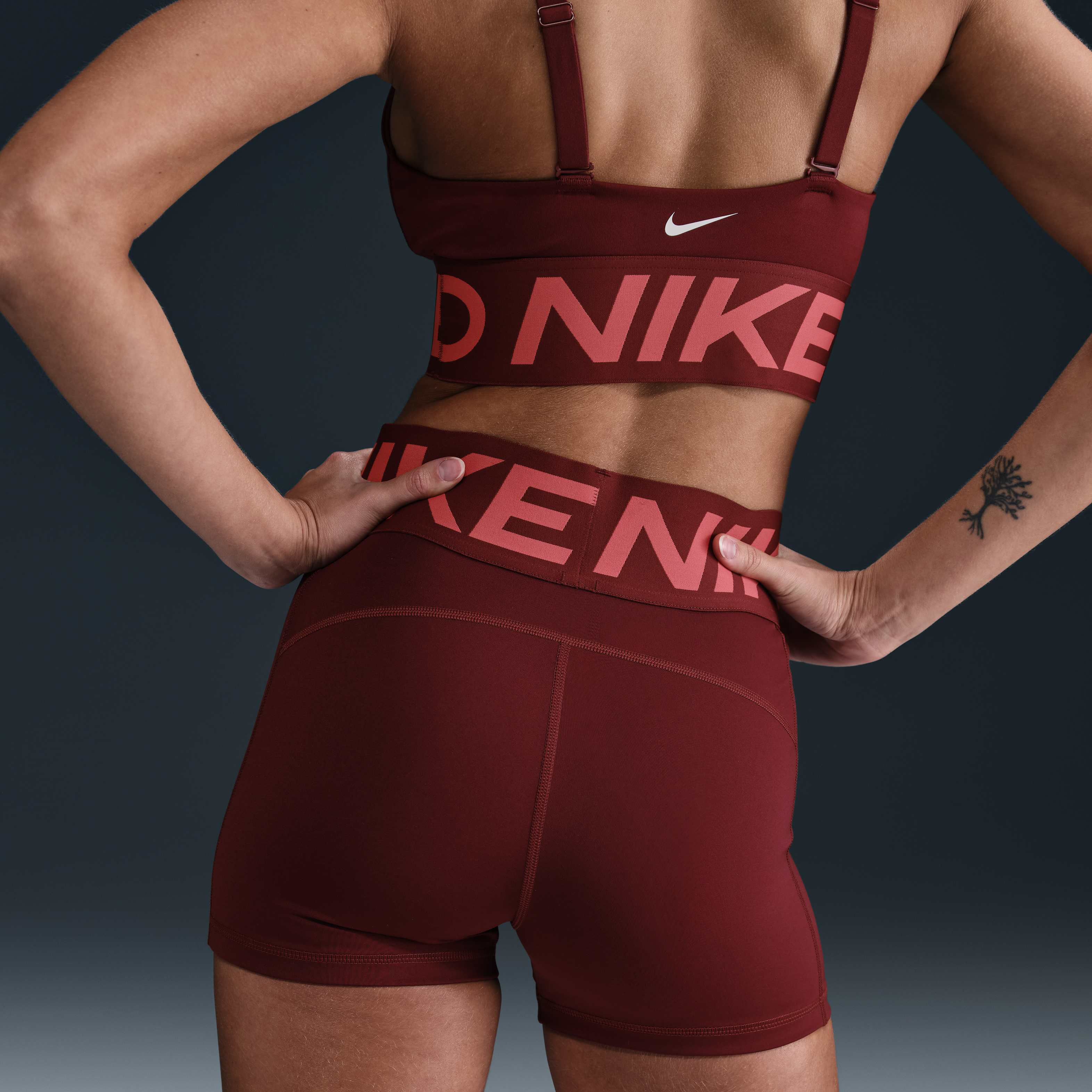 Nike Pro Sculpt image number 2