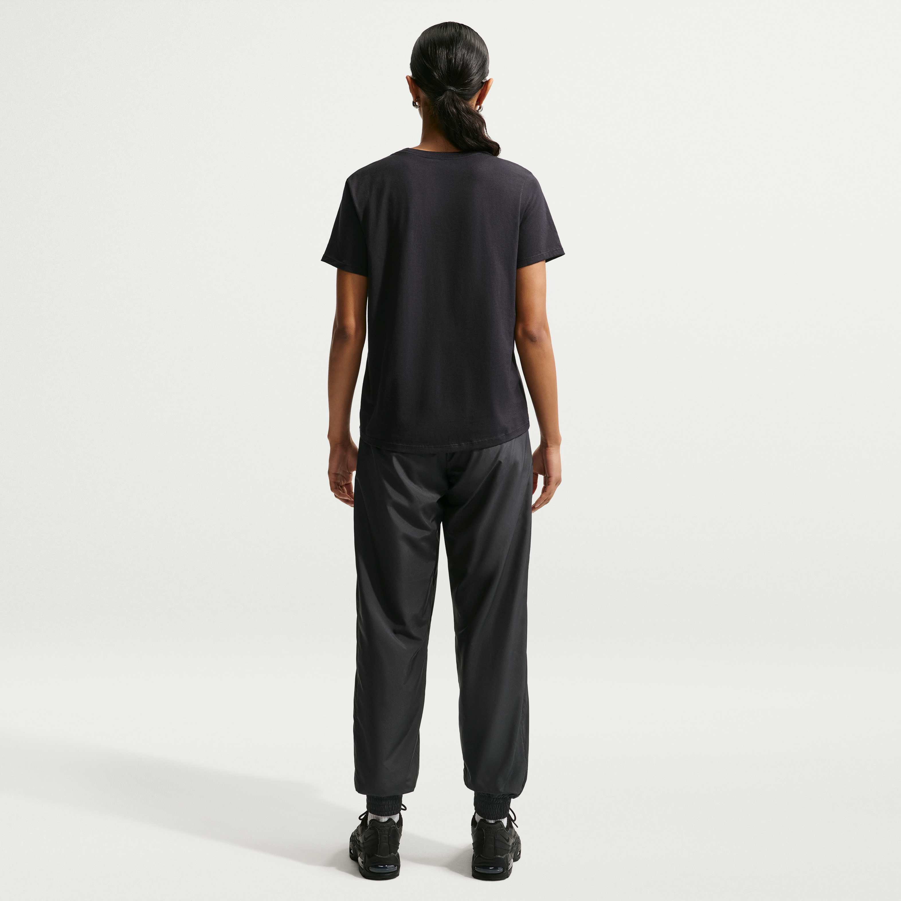 Sportswear Essentials Logo Tee image number 4