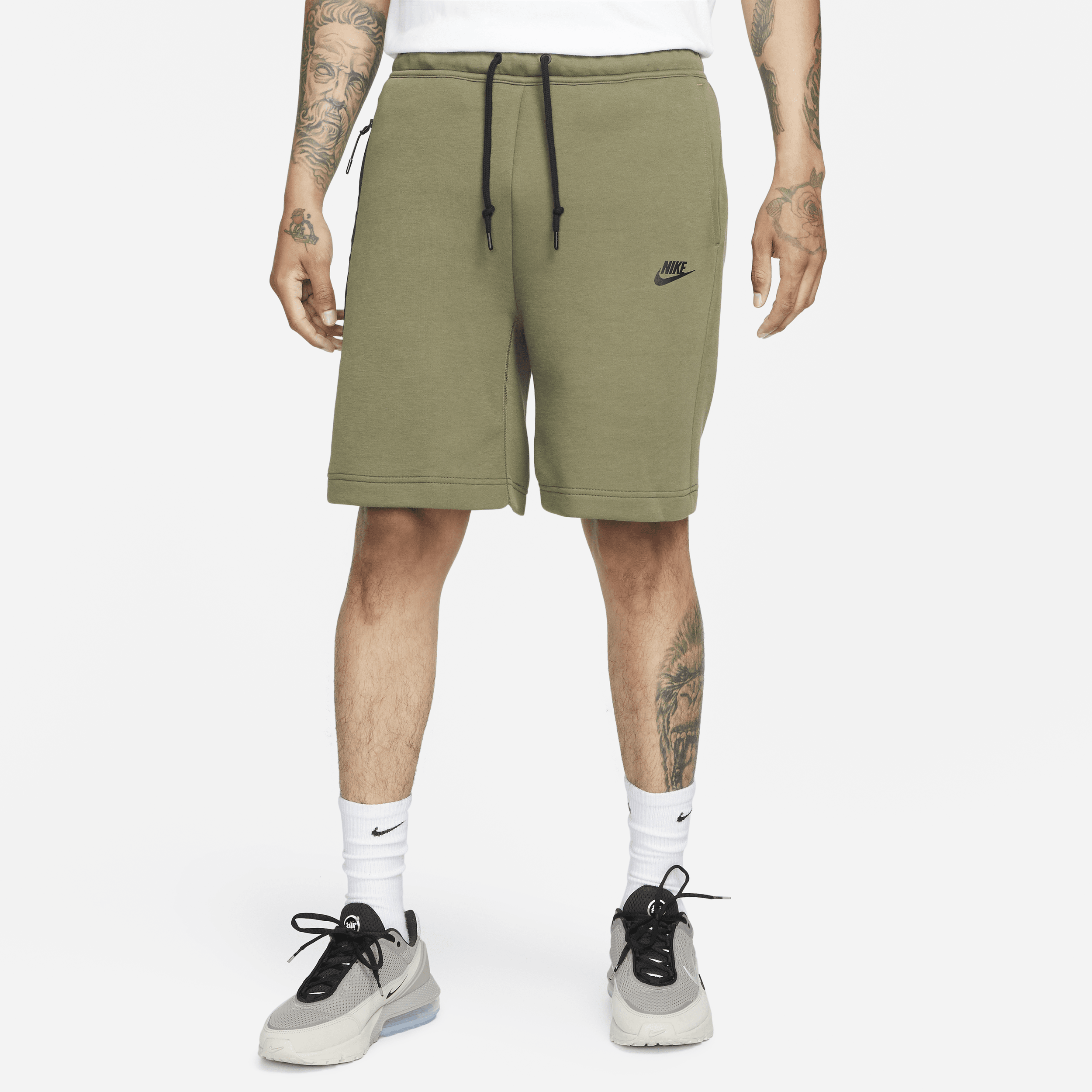 Nike tech fleece shorts medium hot sale