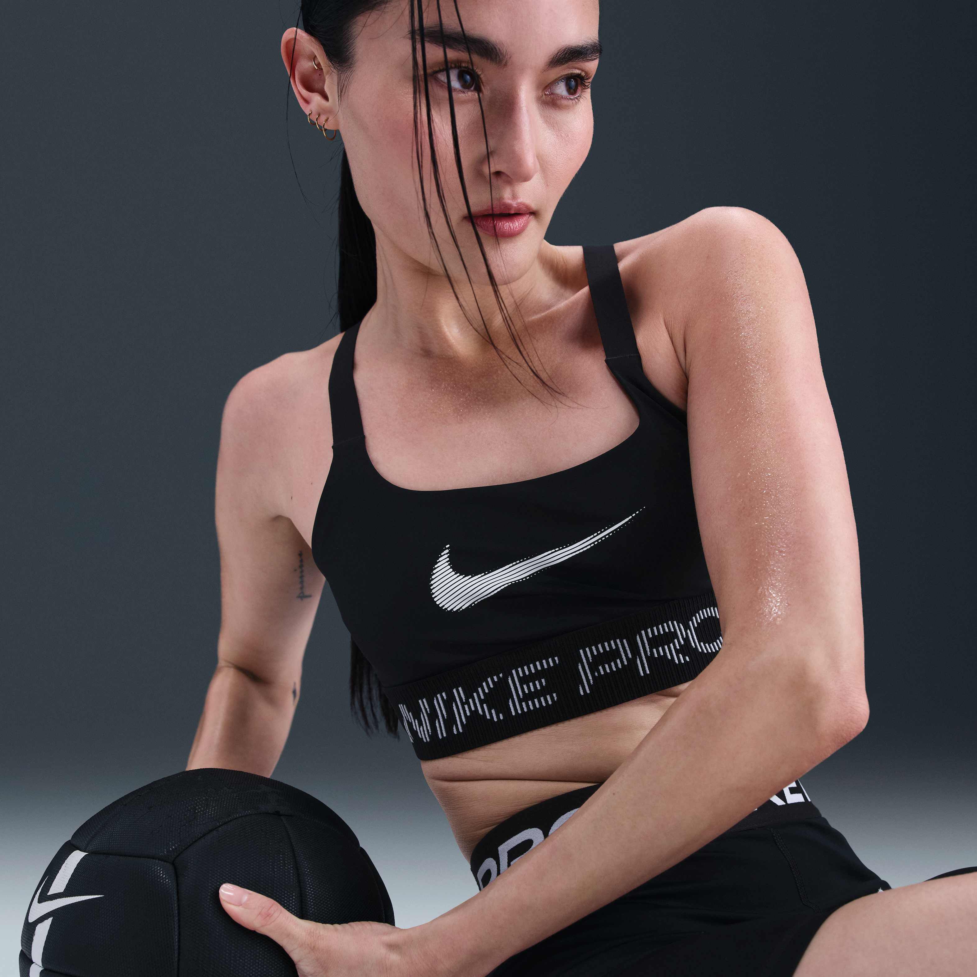 Nike Pro image number 2