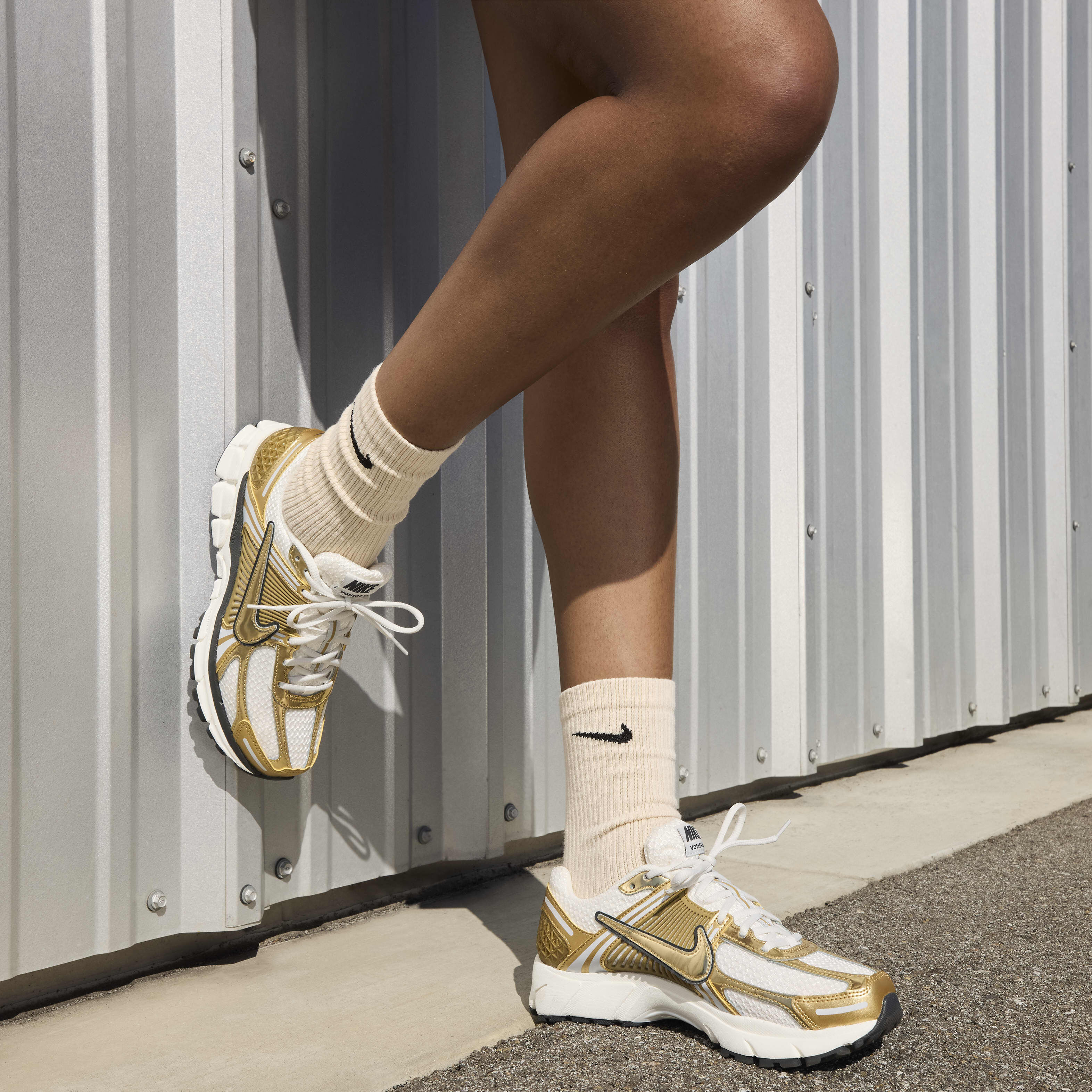 Nike in gold clearance