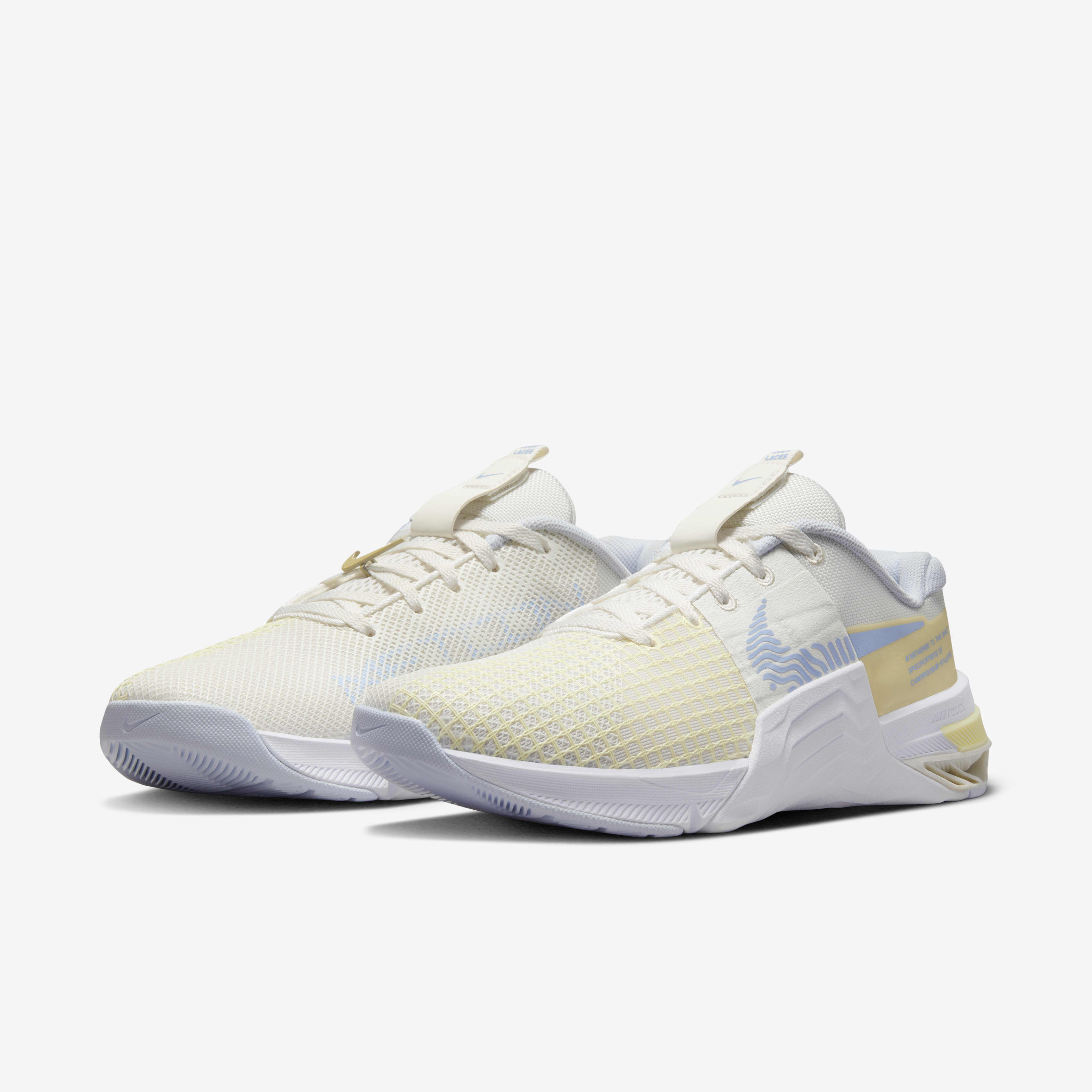 Free metcon 2 women's training shoes white / gold clearance