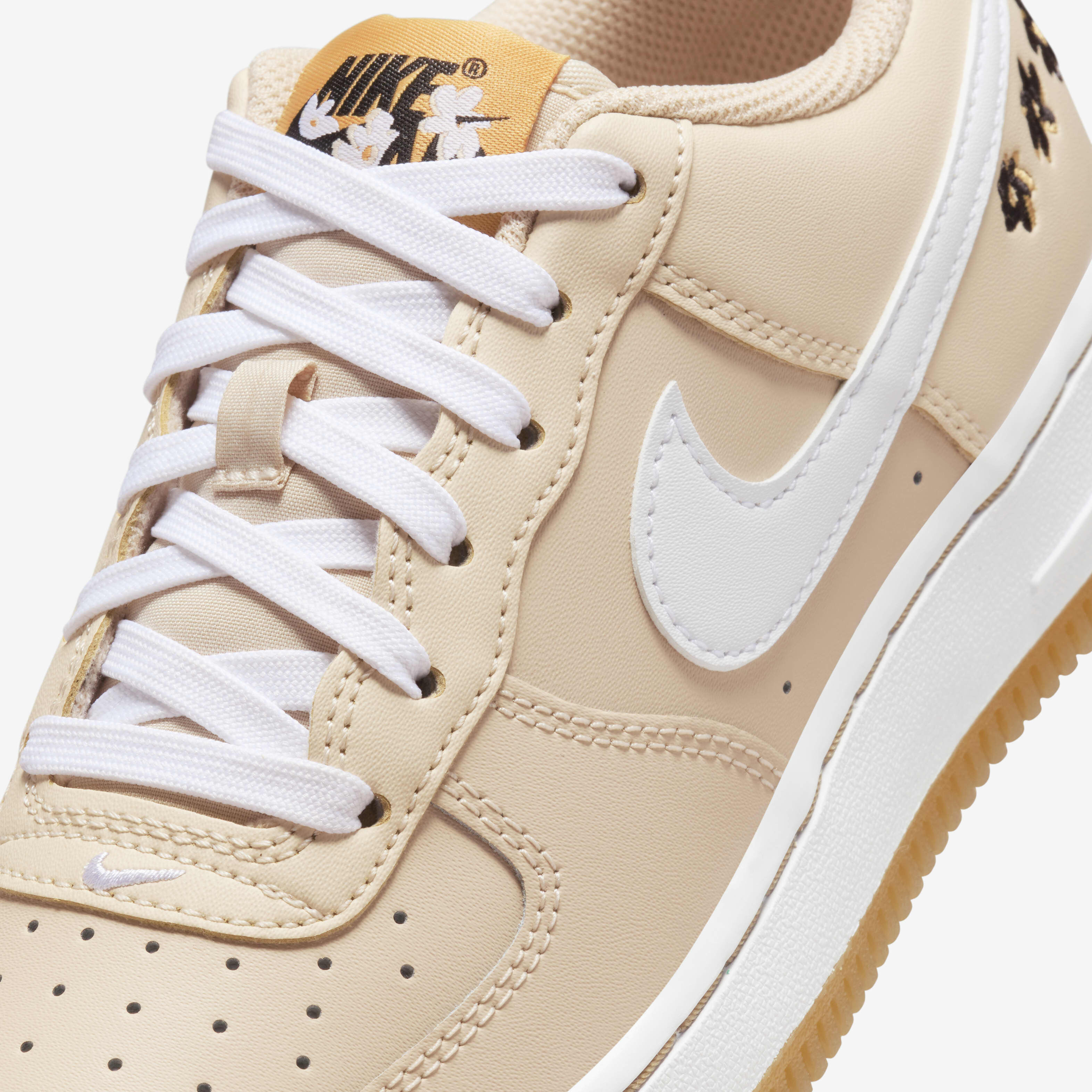 Nike air force 1 junior beige hot sale