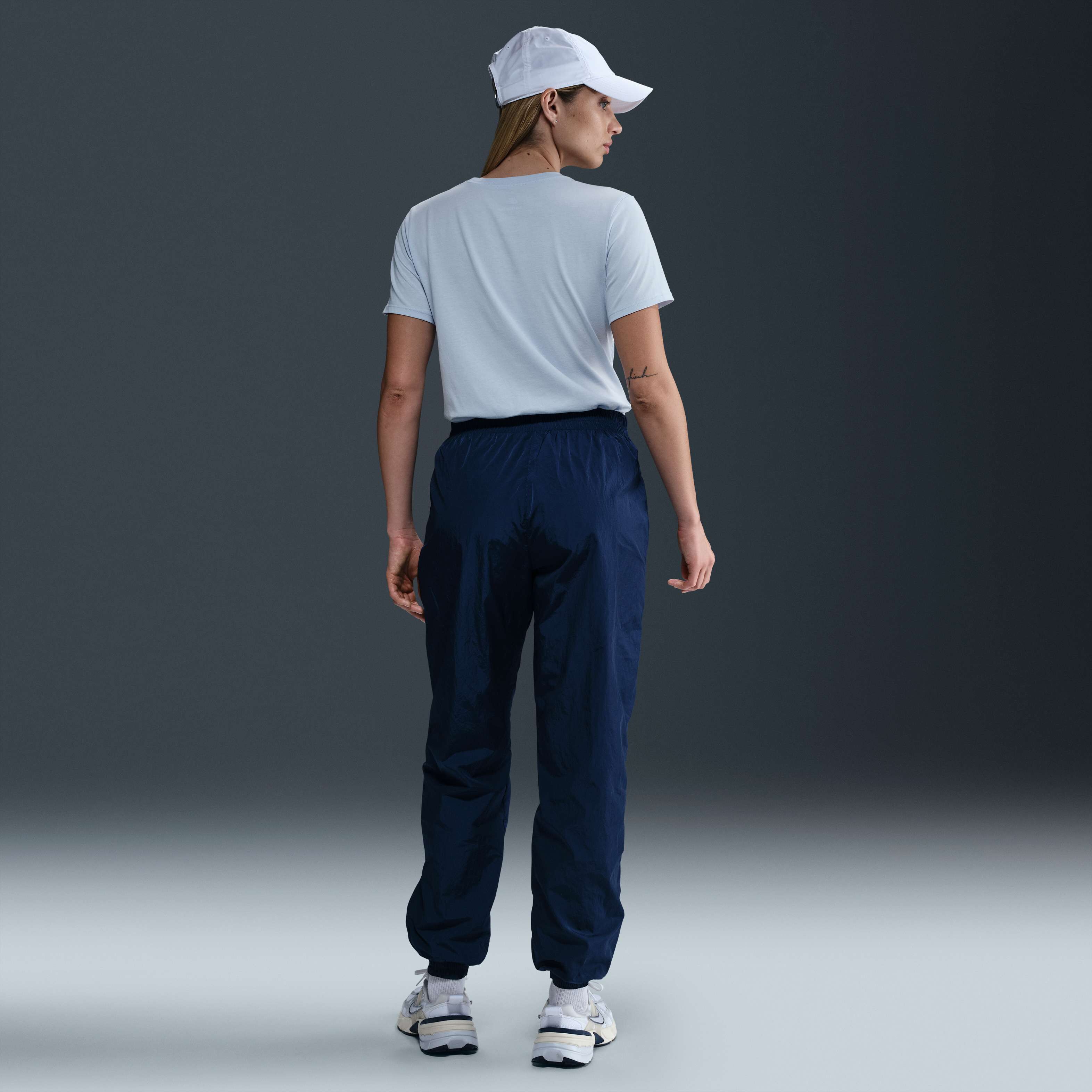 Nike Sportswear Club Essentials image number 4