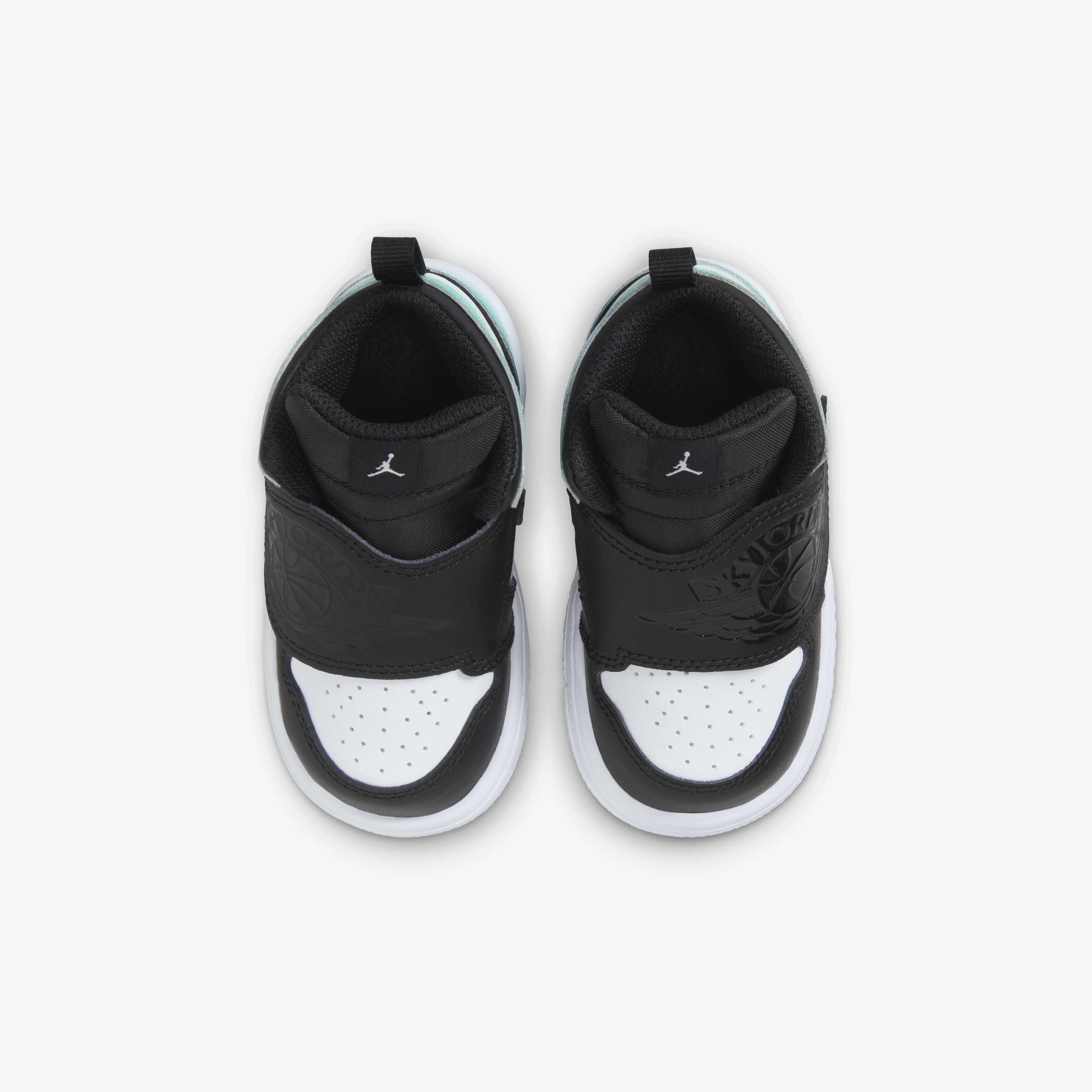 Sky Jordan 1 image number 3