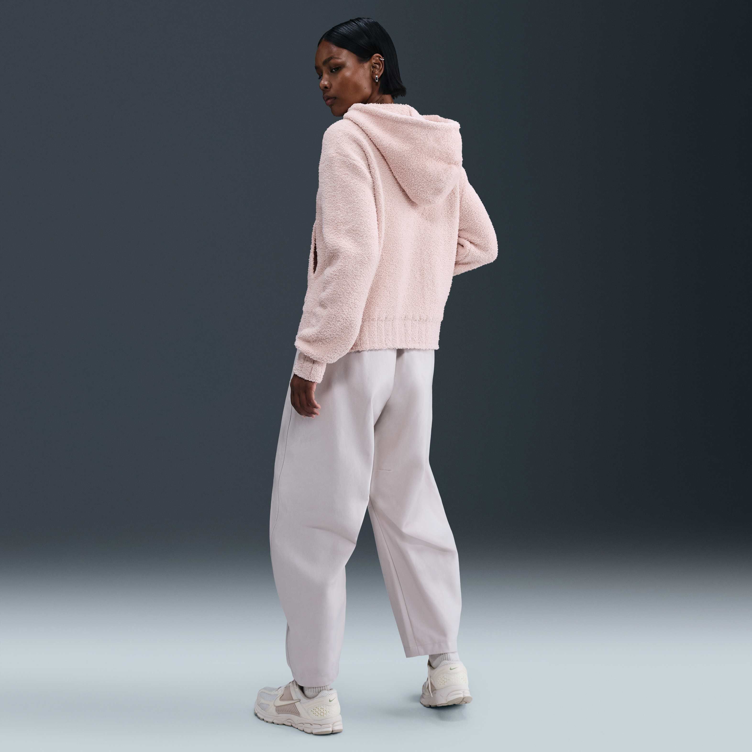 نايكي سبورتسوير فينكس كوزي بوكليه image number 4