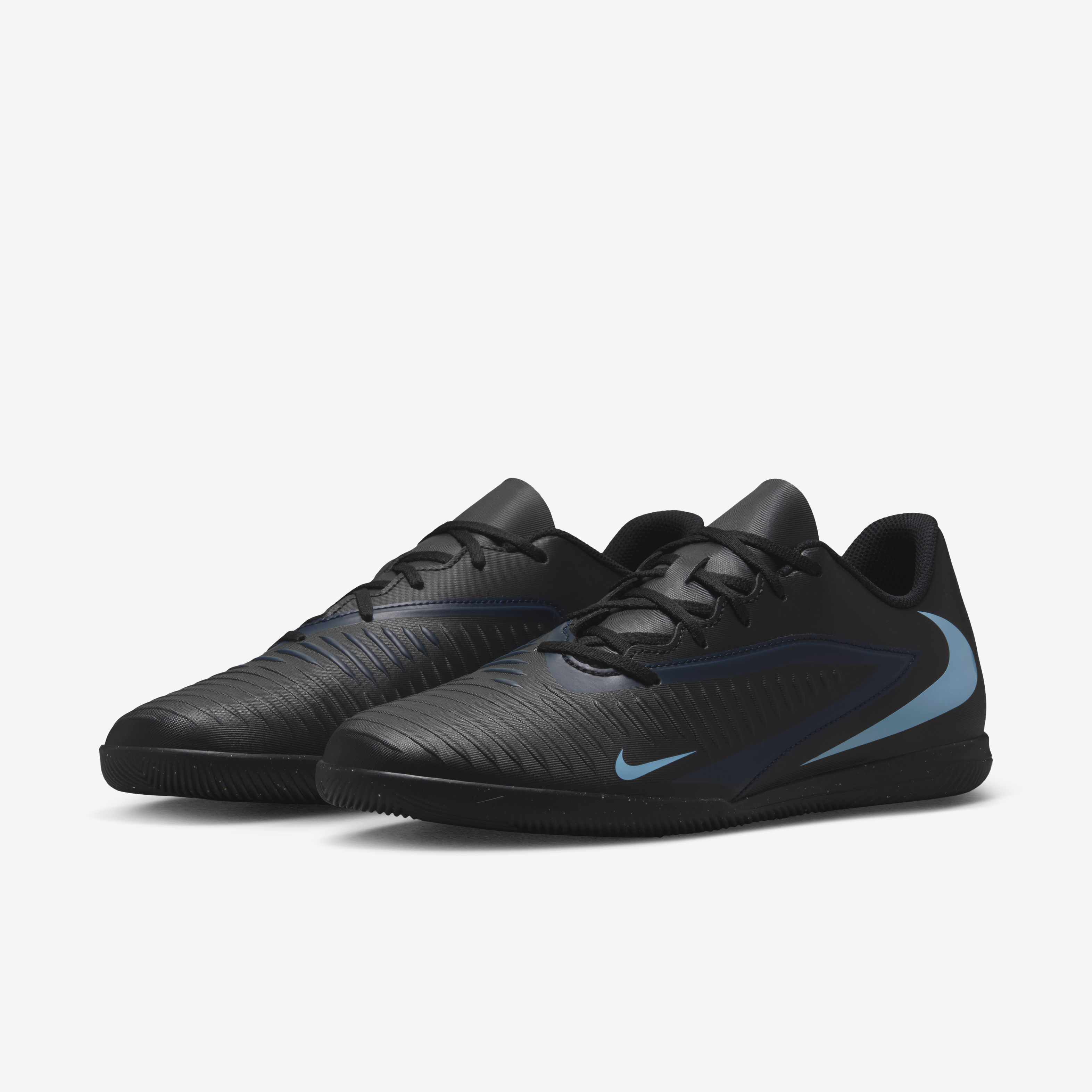 Nike Phantom 6 Low Club image number 4