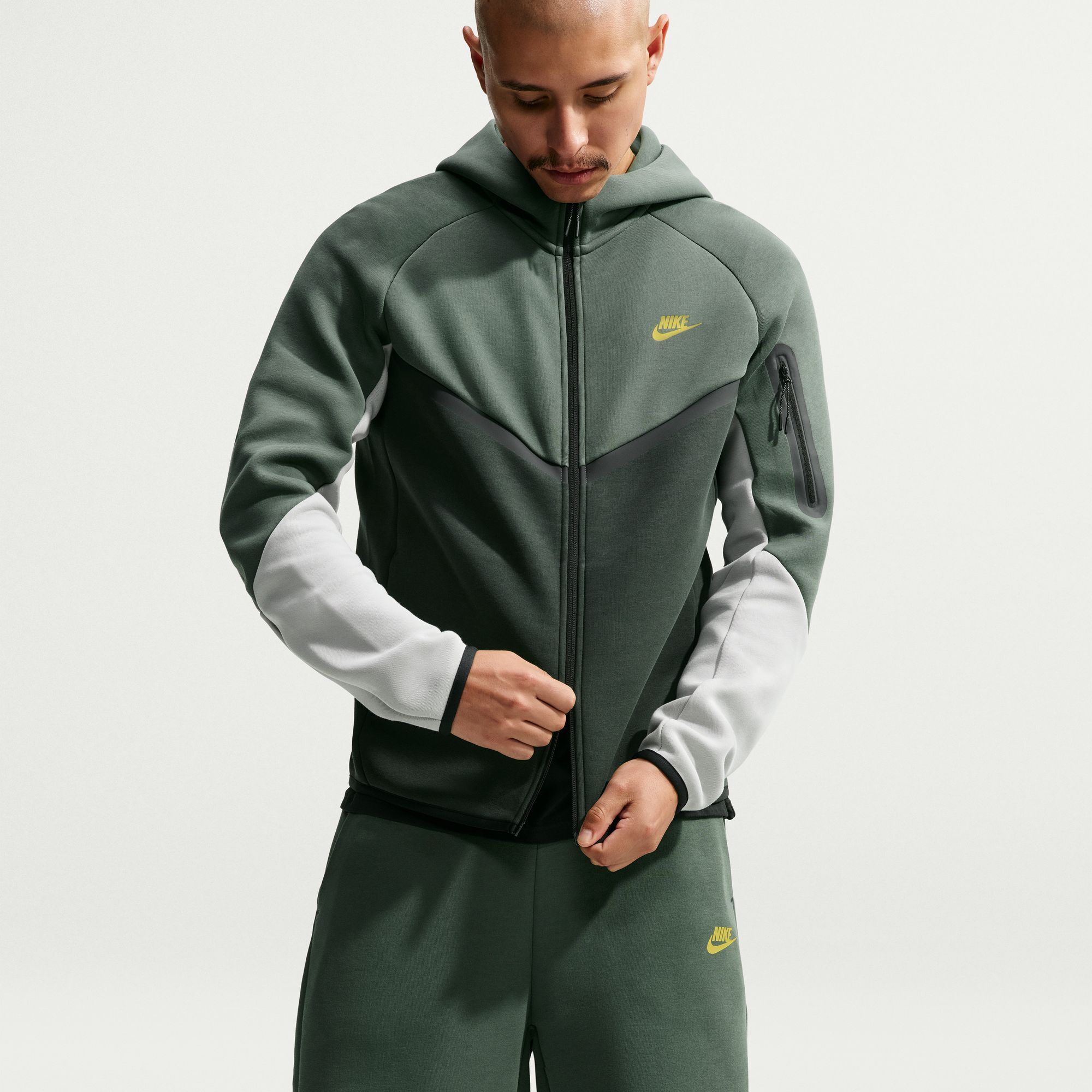 Nike Tech image number 4