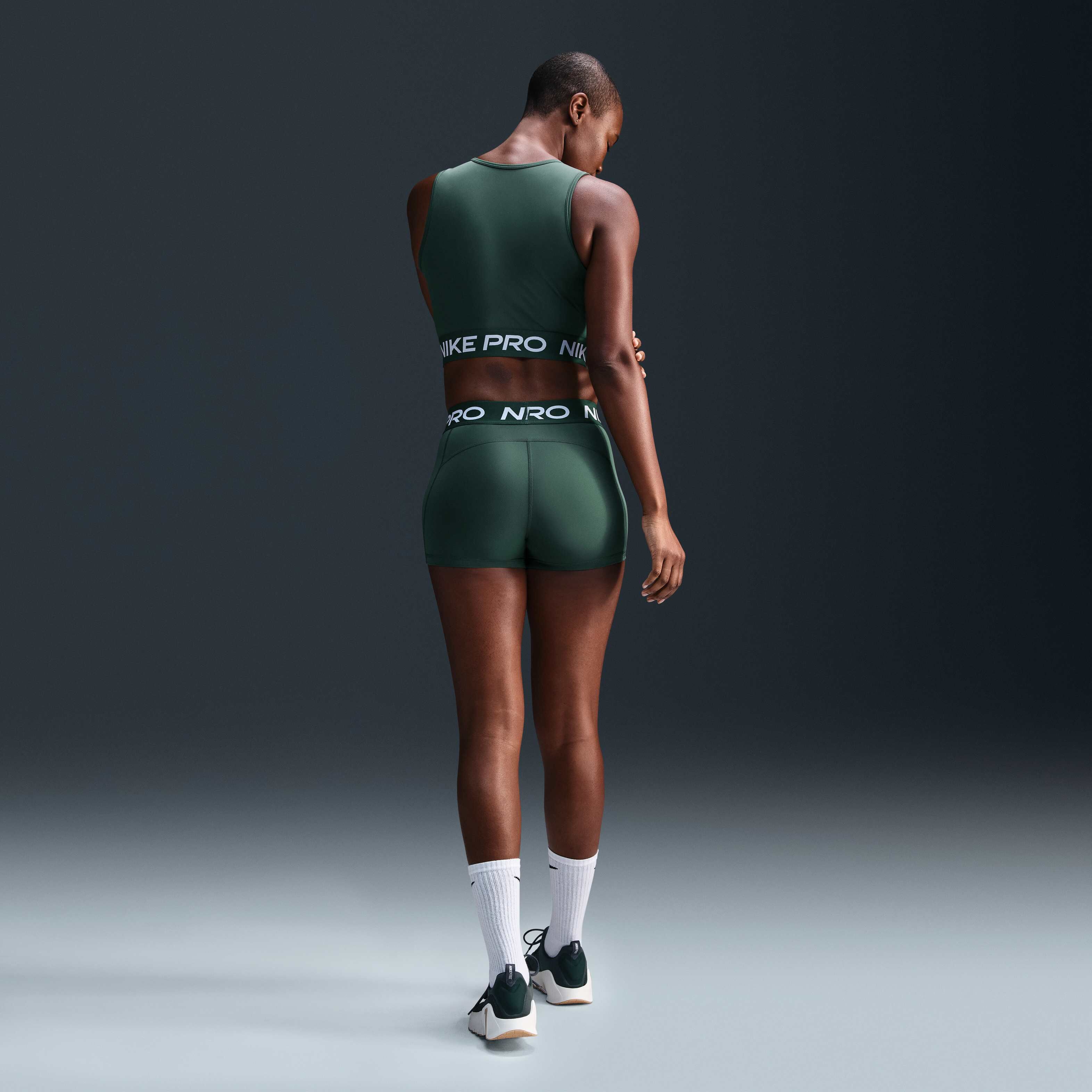Nike Pro image number 3