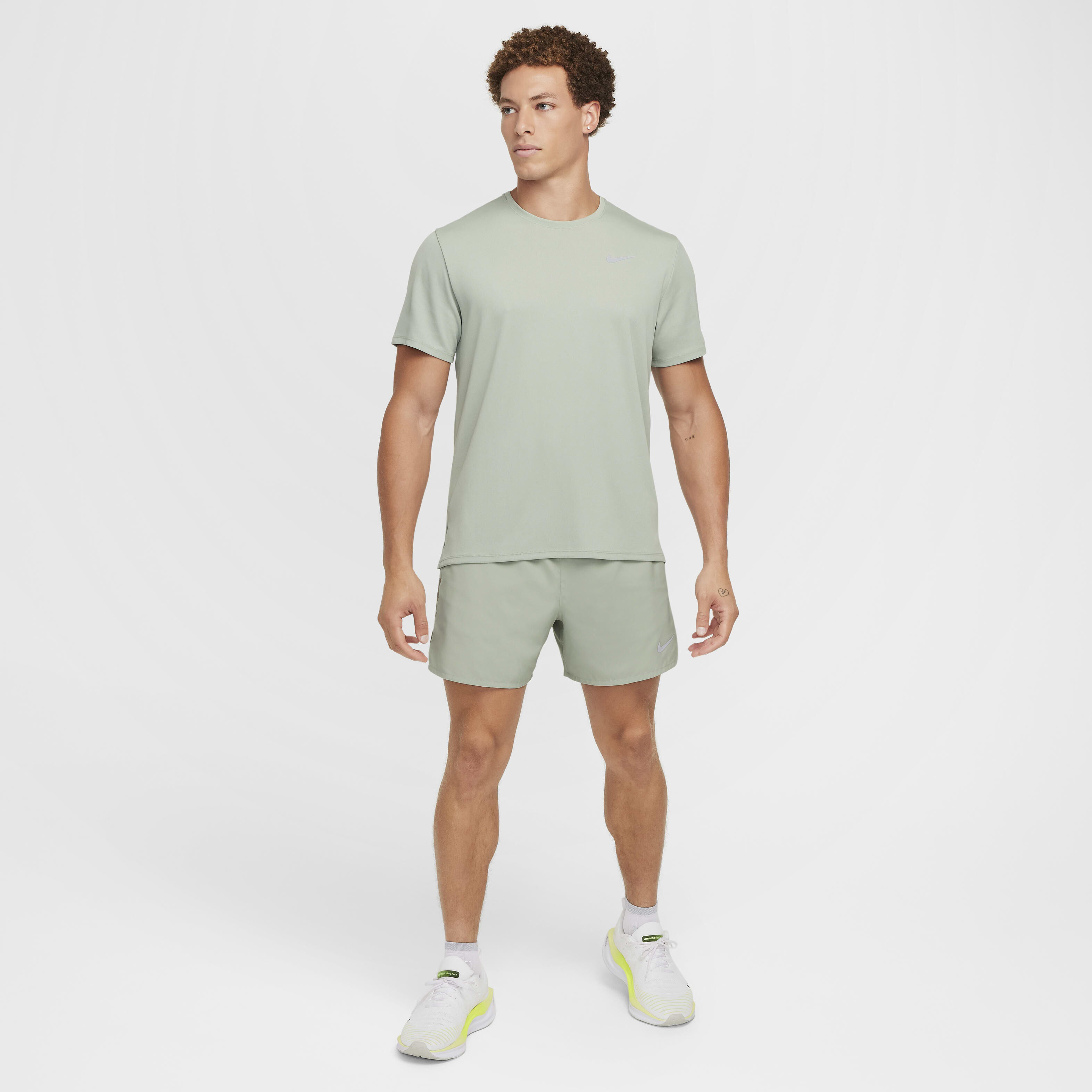 نايكي ميلر image number 5