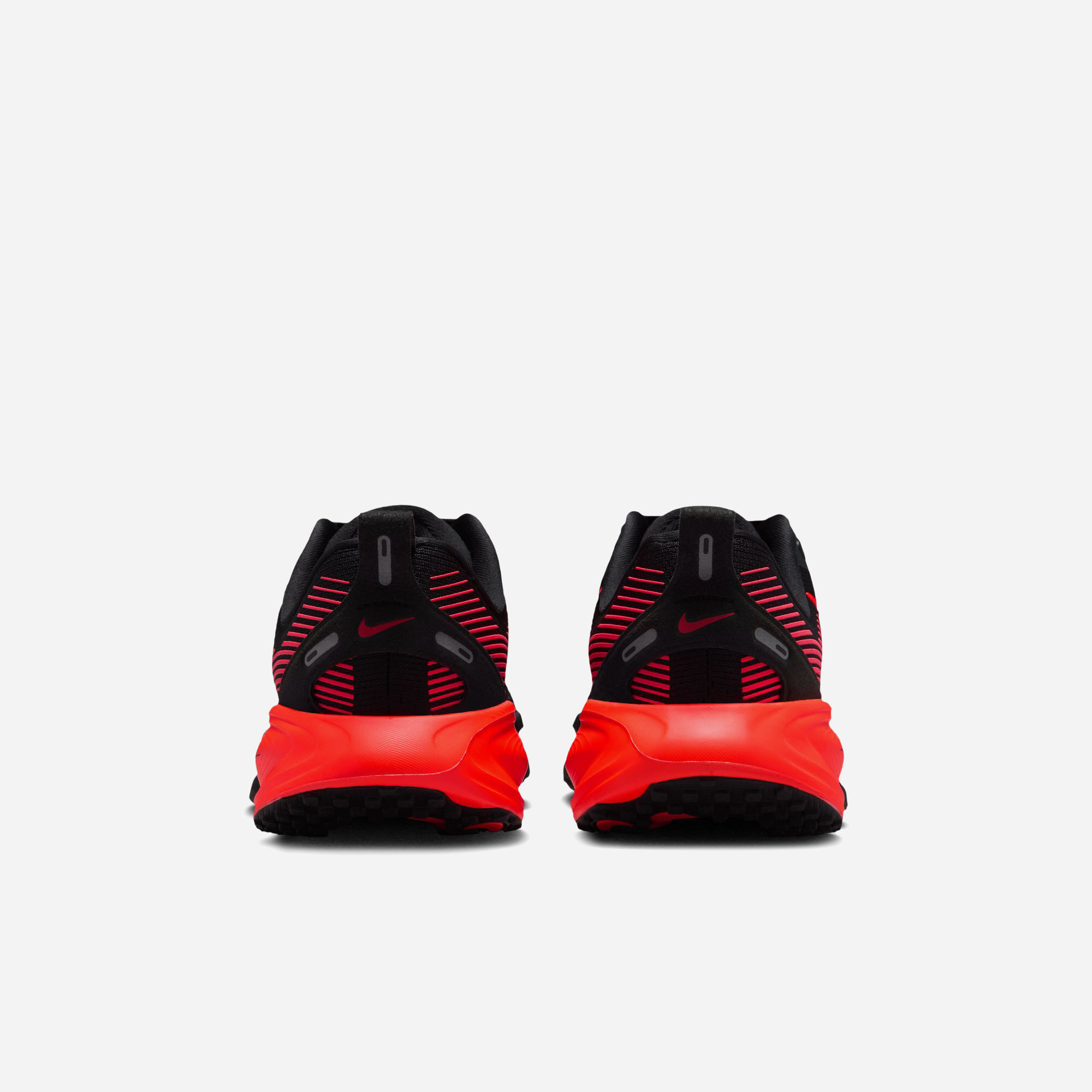 Nike Vomero 18 image number 1